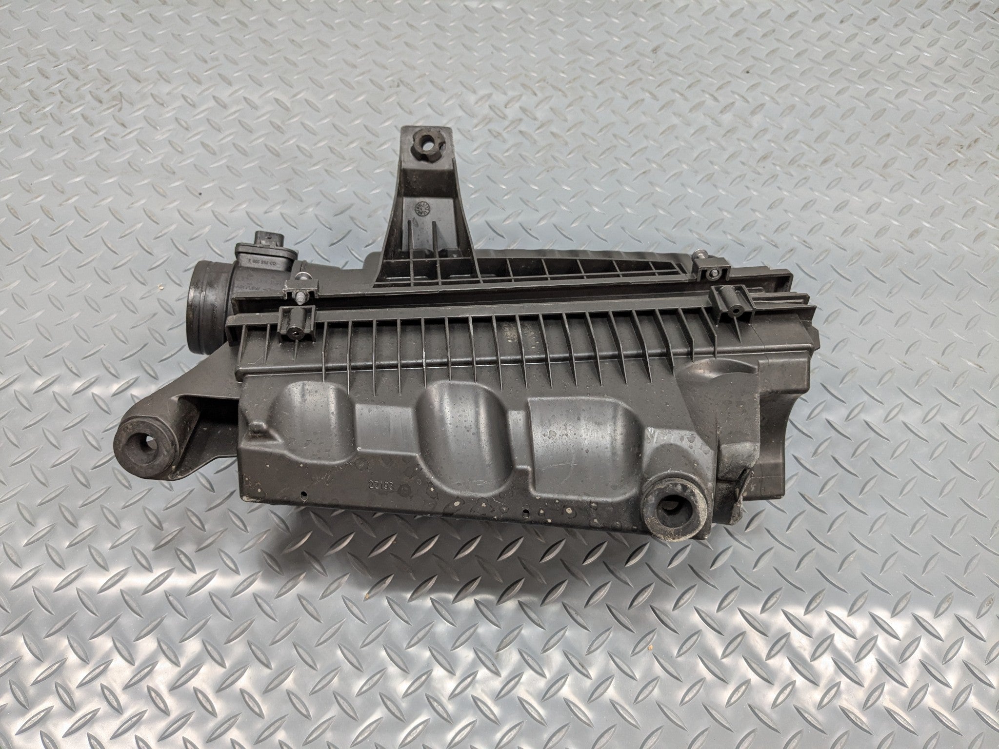 2011 - 2013 MINI COOPER OEM AIR CLEANER FILTER INTAKE BOX HOUSING ASSEMBLY