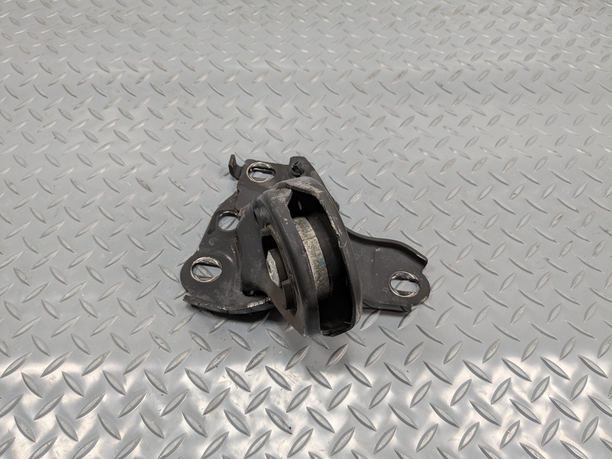 2011 - 2013 MINI COOPER OEM REAR LEFT DRIVER SIDE TRAILING ARM BRACKET