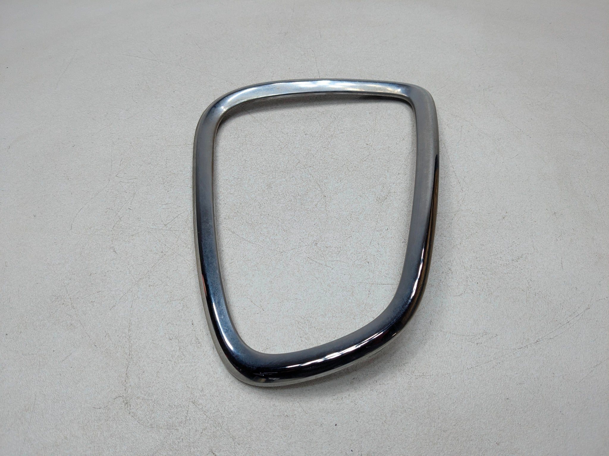 2011 - 2013 MINI COOPER OEM TAILLIGHT COVER TRIM BEZEL REAR RIGHT PASSENGER SIDE