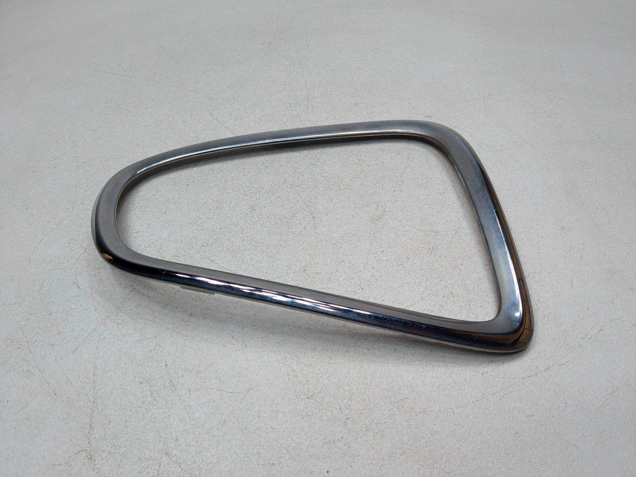 2011 - 2013 MINI COOPER OEM TAILLIGHT COVER TRIM BEZEL REAR RIGHT PASSENGER SIDE