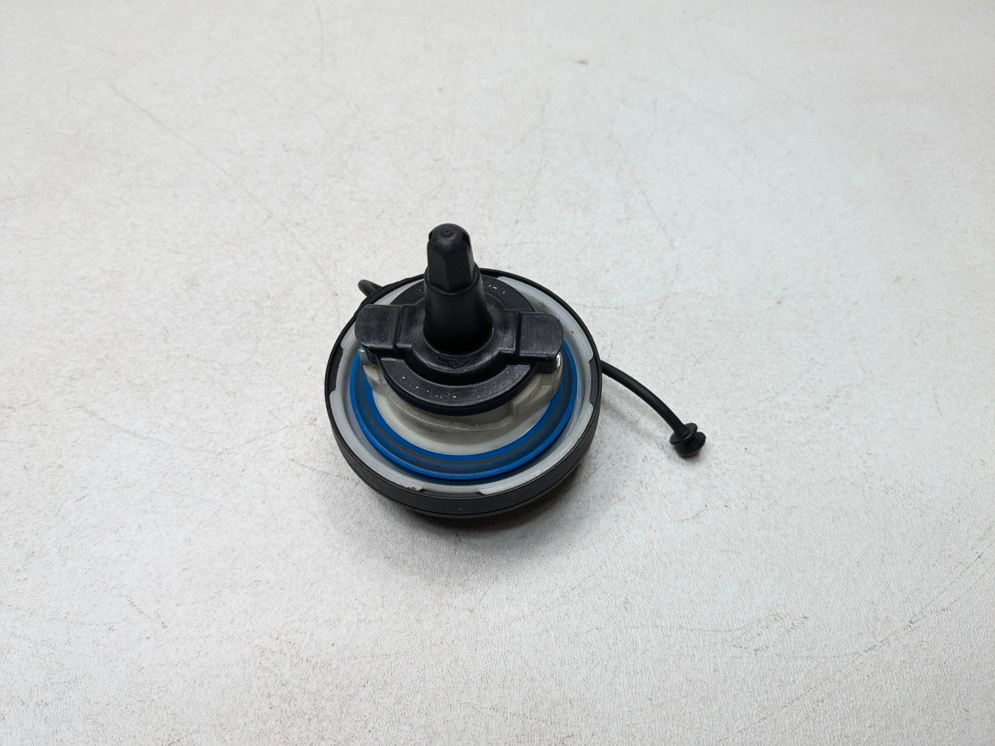 2011 - 2013 MINI COOPER OEM FUEL GAS RESERVOIR TANK FILLER CAP BLACK