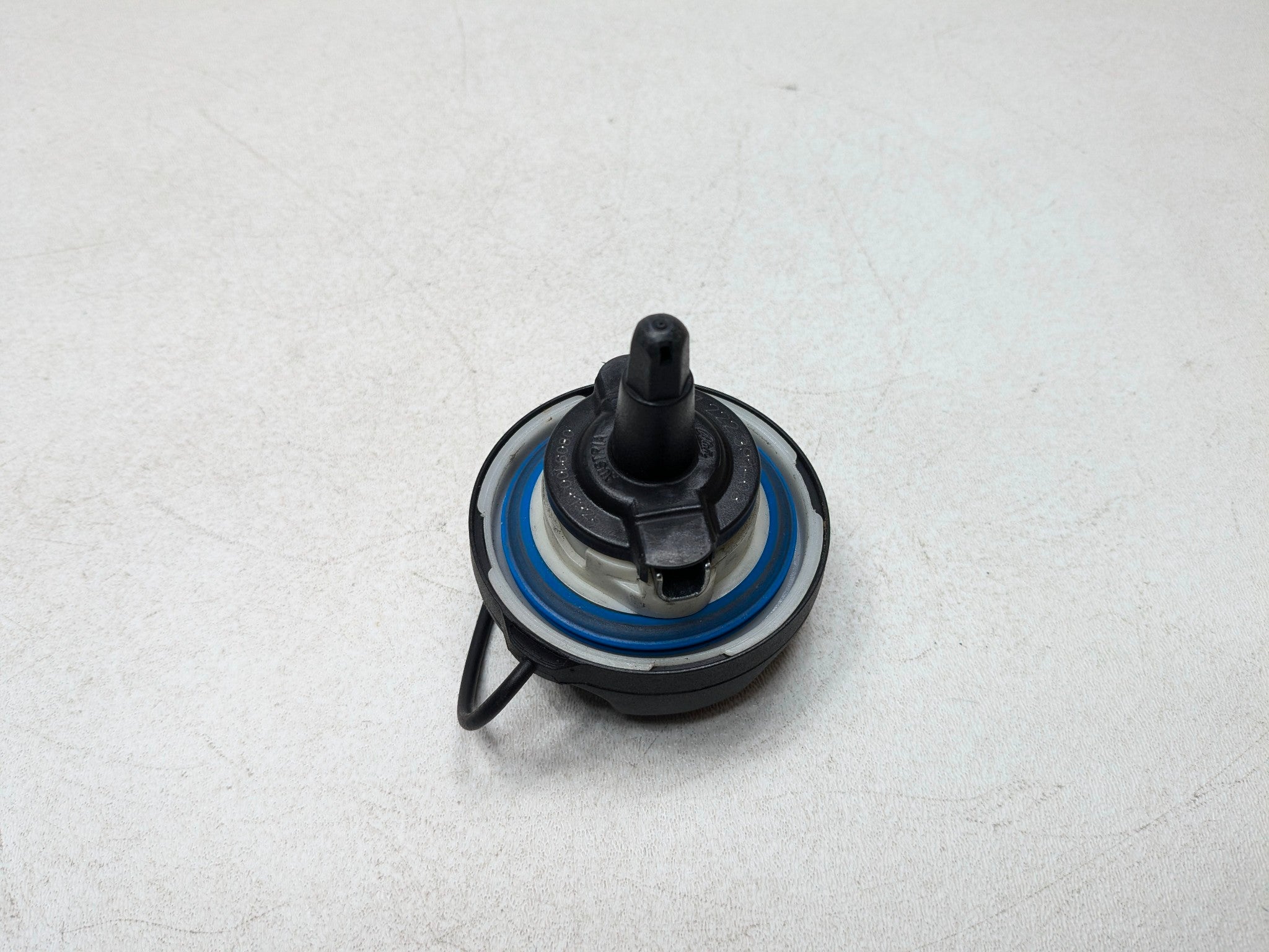 2011 - 2013 MINI COOPER OEM FUEL GAS RESERVOIR TANK FILLER CAP BLACK