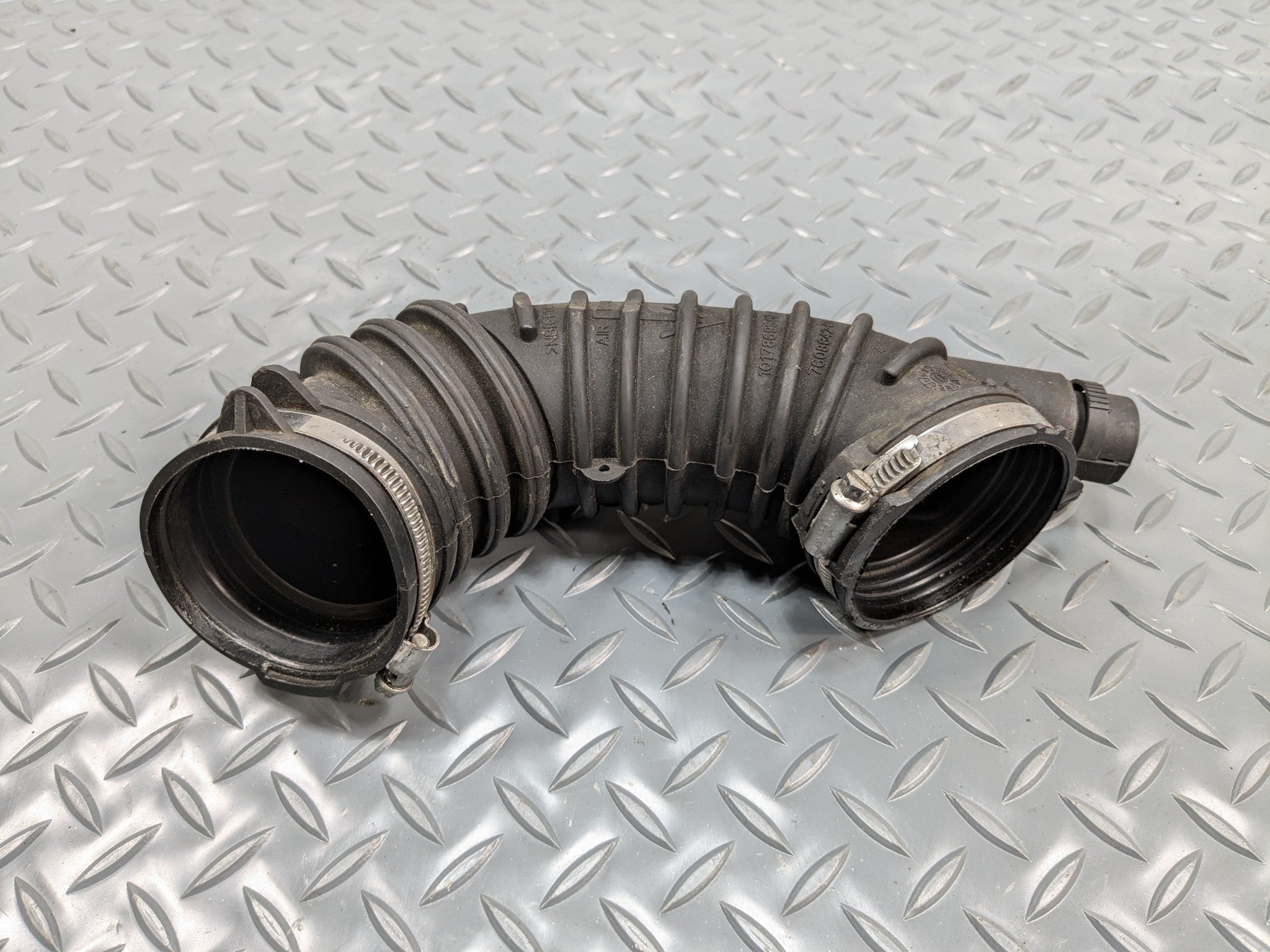 2011 - 2013 MINI COOPER OEM ENGINE AIR CLEANER INTAKE RUBBER TUBE HOSE PIPE