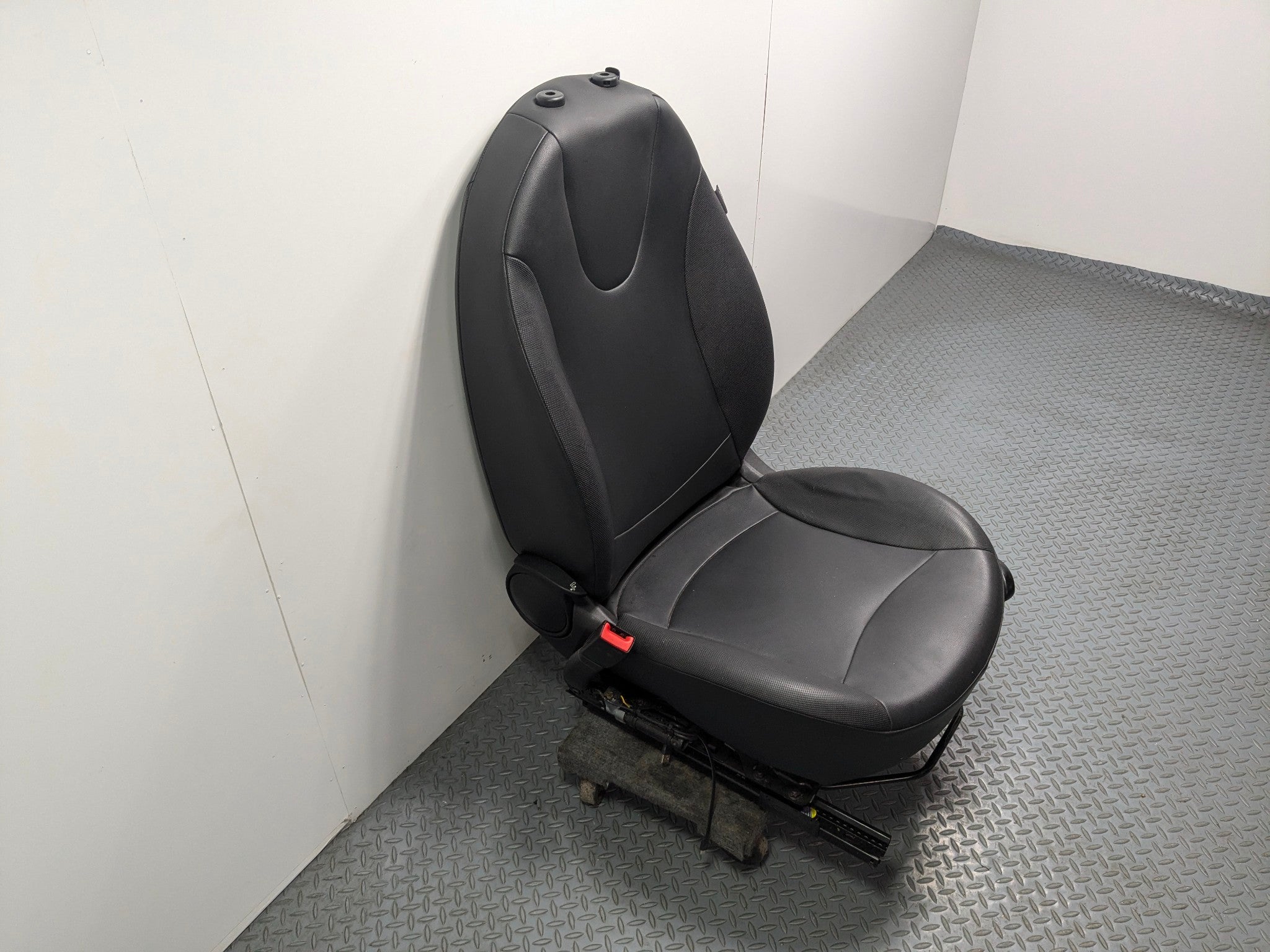 11 - 13 MINI COOPER OEM SEAT BLACK LEATHER FRONT LEFT DRIVER SIDE WITH BUCKLE