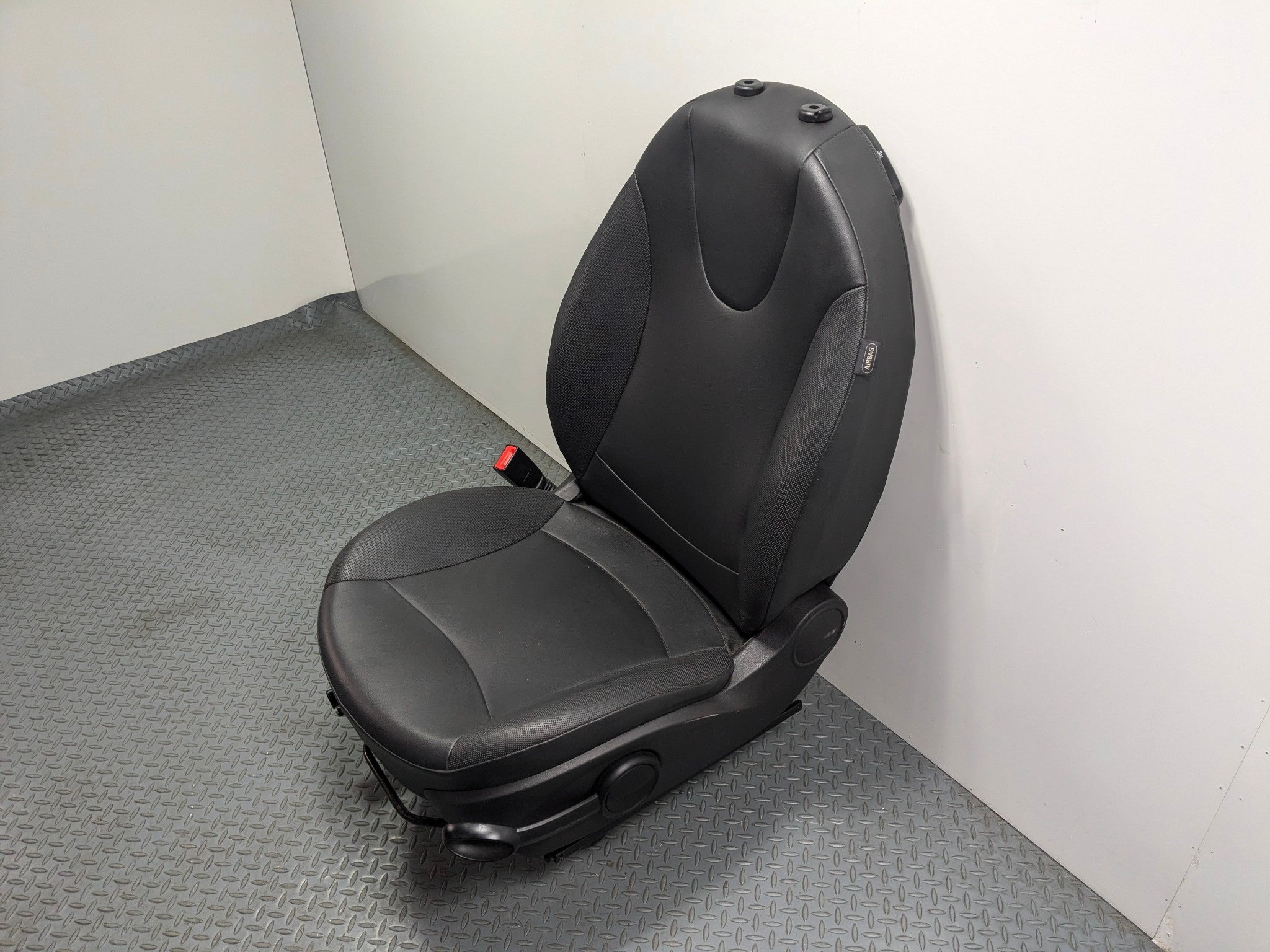 11 - 13 MINI COOPER OEM SEAT BLACK LEATHER FRONT LEFT DRIVER SIDE WITH BUCKLE