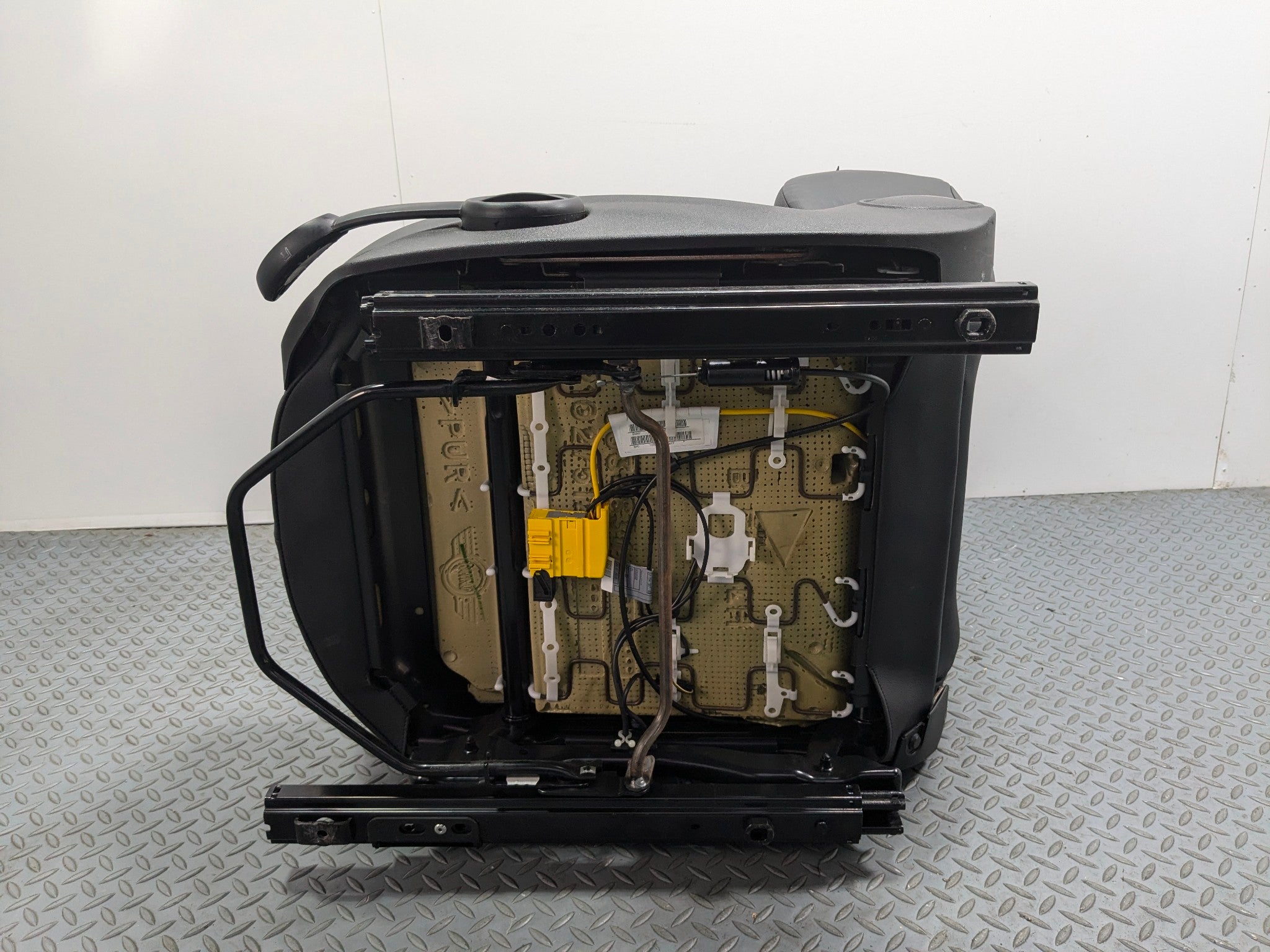 11 - 13 MINI COOPER OEM SEAT BLACK LEATHER FRONT LEFT DRIVER SIDE WITH BUCKLE