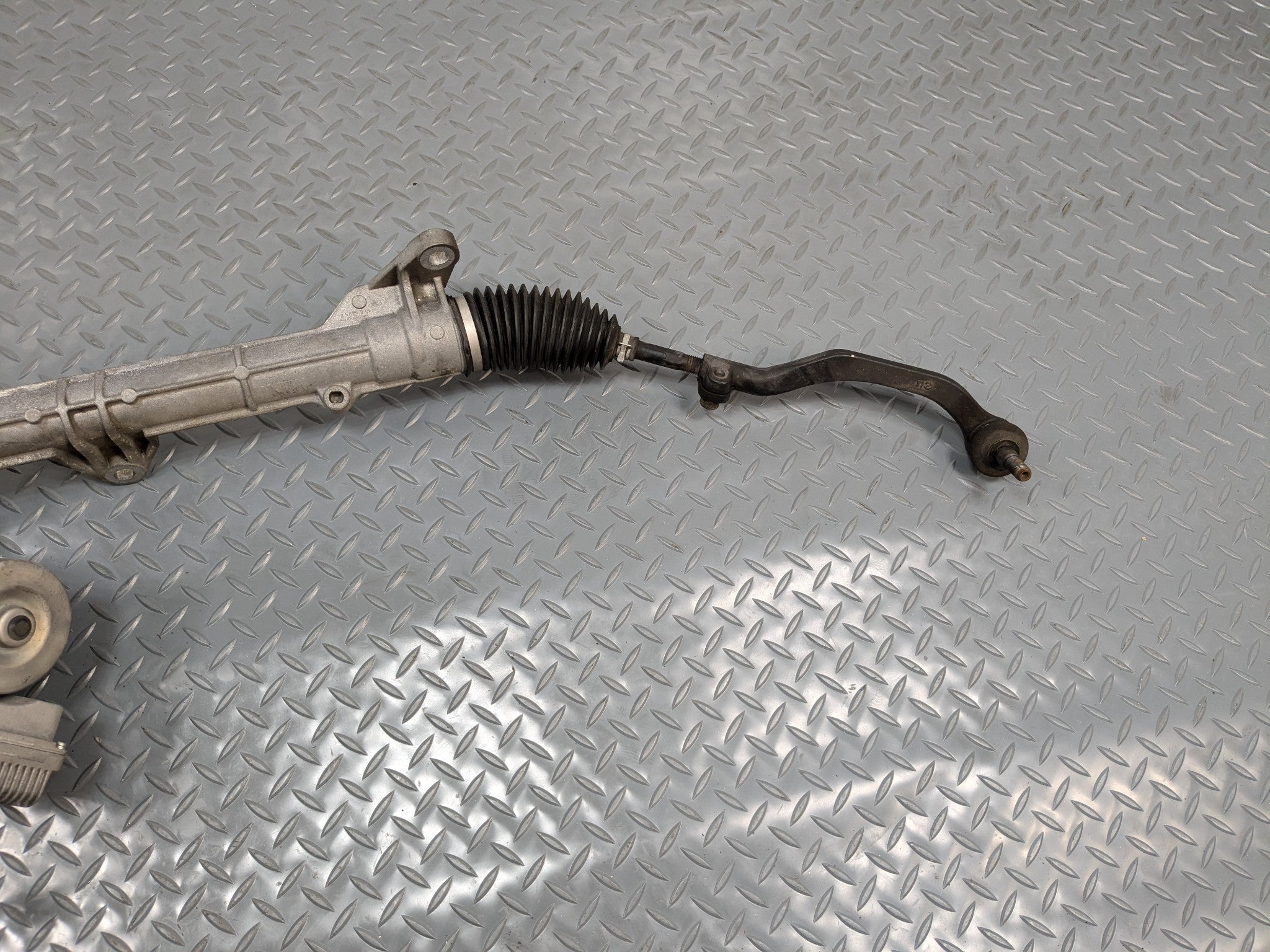 2011 - 2013 MINI COOPER OEM STEERING GEAR RACK POWER RACK AND PINION ELECTRIC