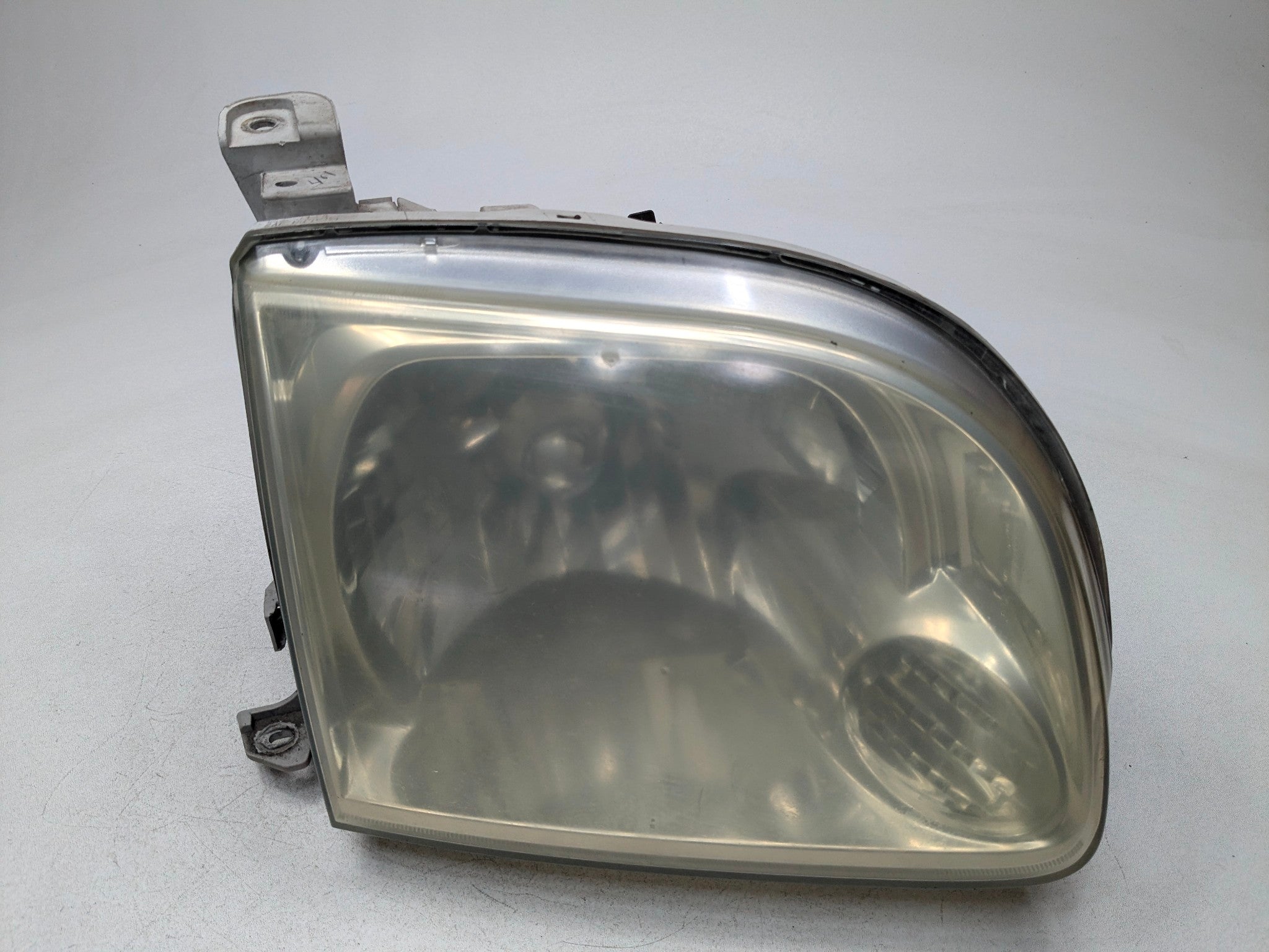 05 - 06 TOYOTA TUNDRA OEM HALOGEN HEADLAMP ASSEMBLY FRONT RIGHT PASSENGER SIDE