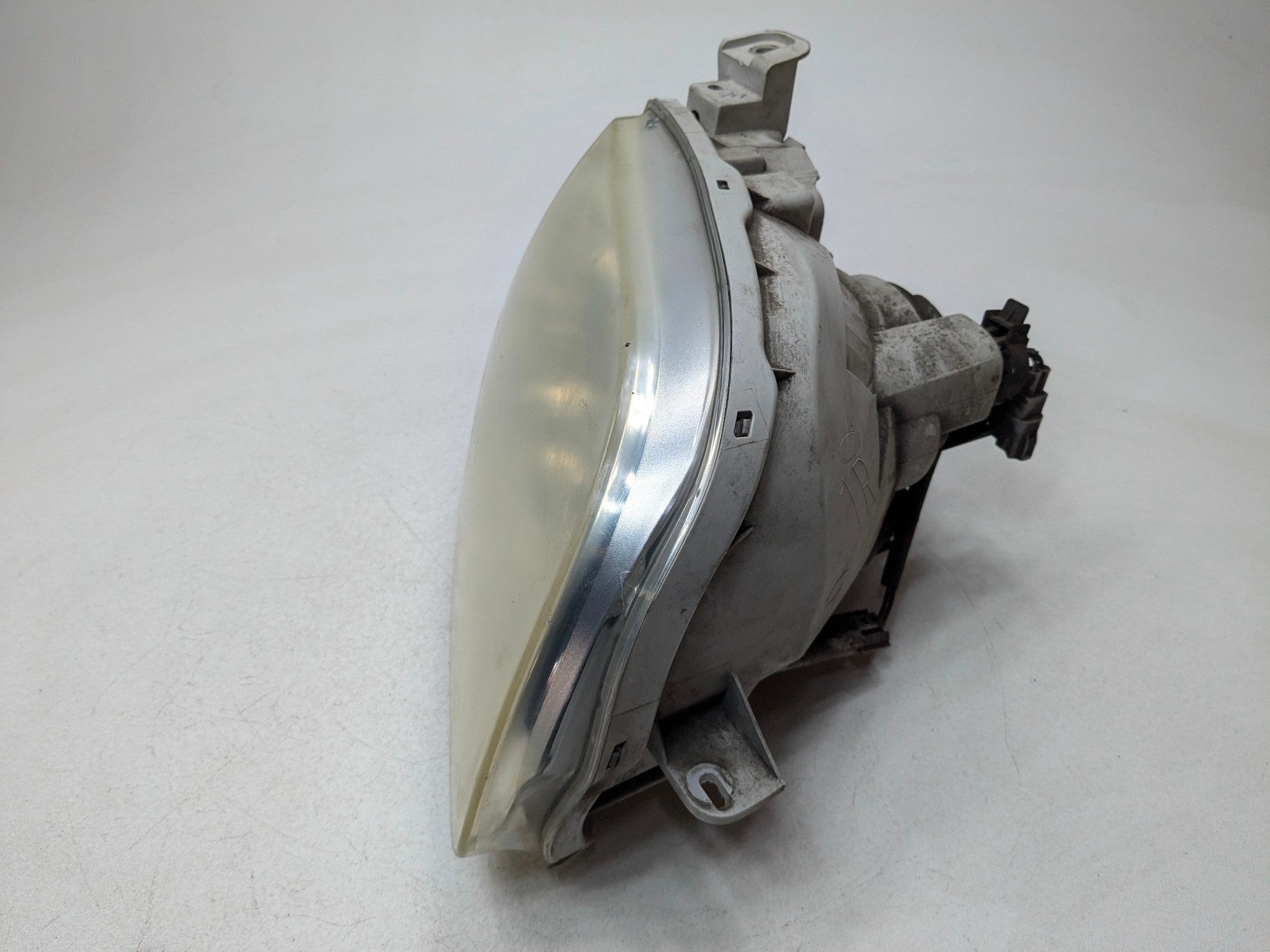 05 - 06 TOYOTA TUNDRA OEM HALOGEN HEADLAMP ASSEMBLY FRONT RIGHT PASSENGER SIDE