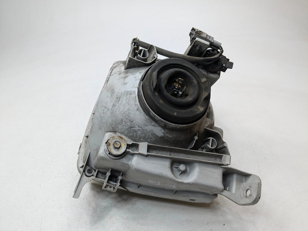 05 - 06 TOYOTA TUNDRA OEM HALOGEN HEADLAMP ASSEMBLY FRONT RIGHT PASSENGER SIDE