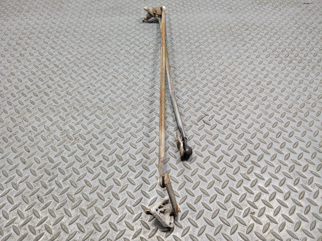 05 - 06 TOYOTA TUNDRA OEM WINDSHIELD WIPER TRANSMISSION LINKAGE WITHOUT MOTOR