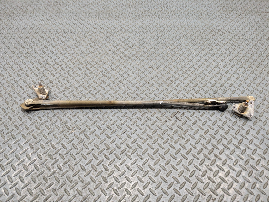 05 - 06 TOYOTA TUNDRA OEM WINDSHIELD WIPER TRANSMISSION LINKAGE WITHOUT MOTOR