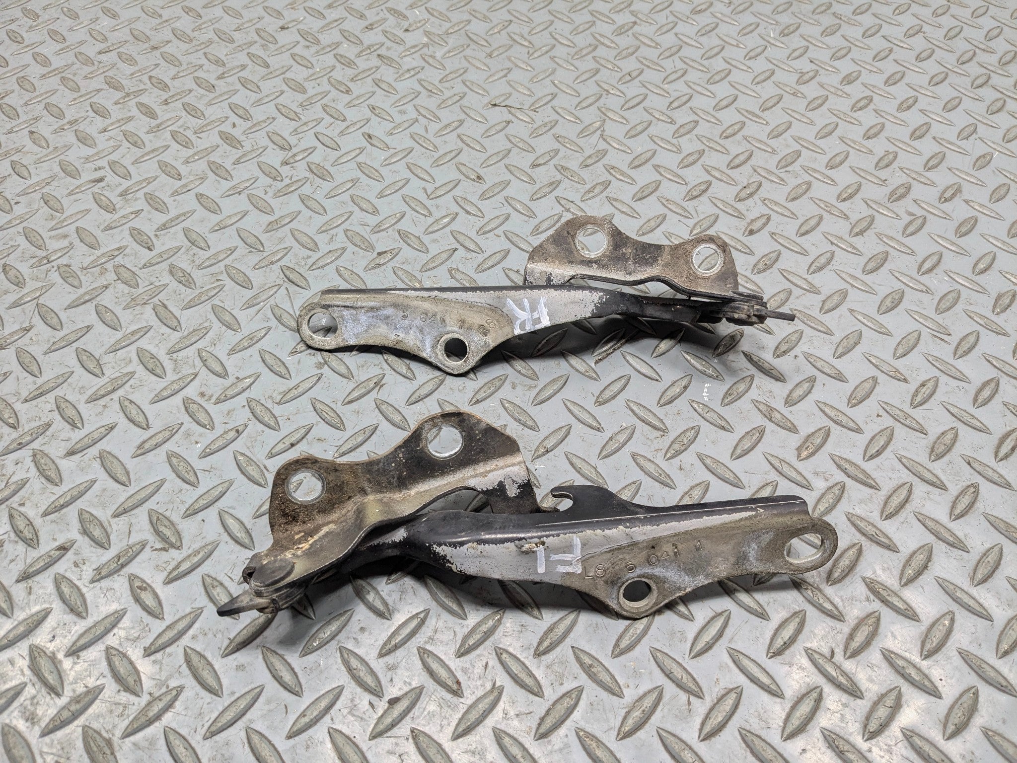 05 - 06 TOYOTA TUNDRA OEM HOOD HINGE SUPPORT BRACKET FRONT LEFT AND RIGHT SIDE
