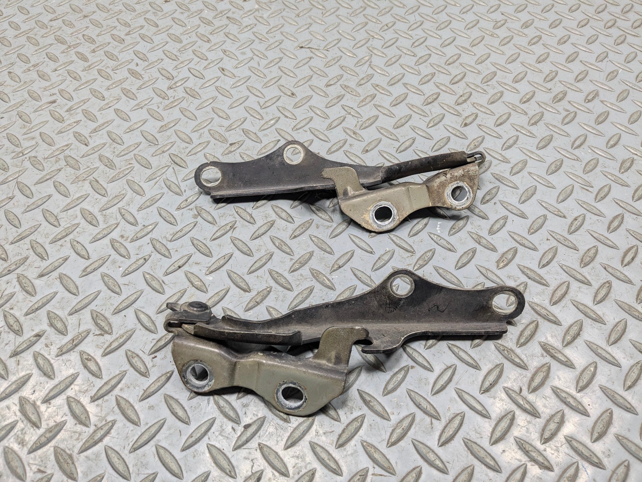 05 - 06 TOYOTA TUNDRA OEM HOOD HINGE SUPPORT BRACKET FRONT LEFT AND RIGHT SIDE