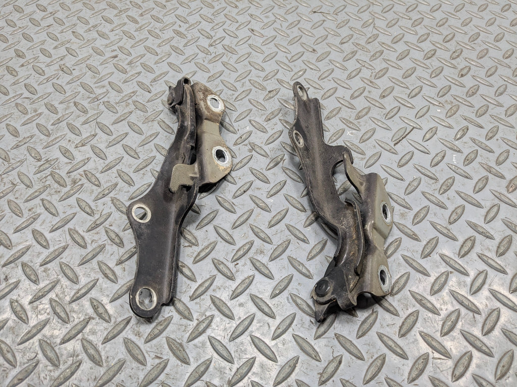 05 - 06 TOYOTA TUNDRA OEM HOOD HINGE SUPPORT BRACKET FRONT LEFT AND RIGHT SIDE