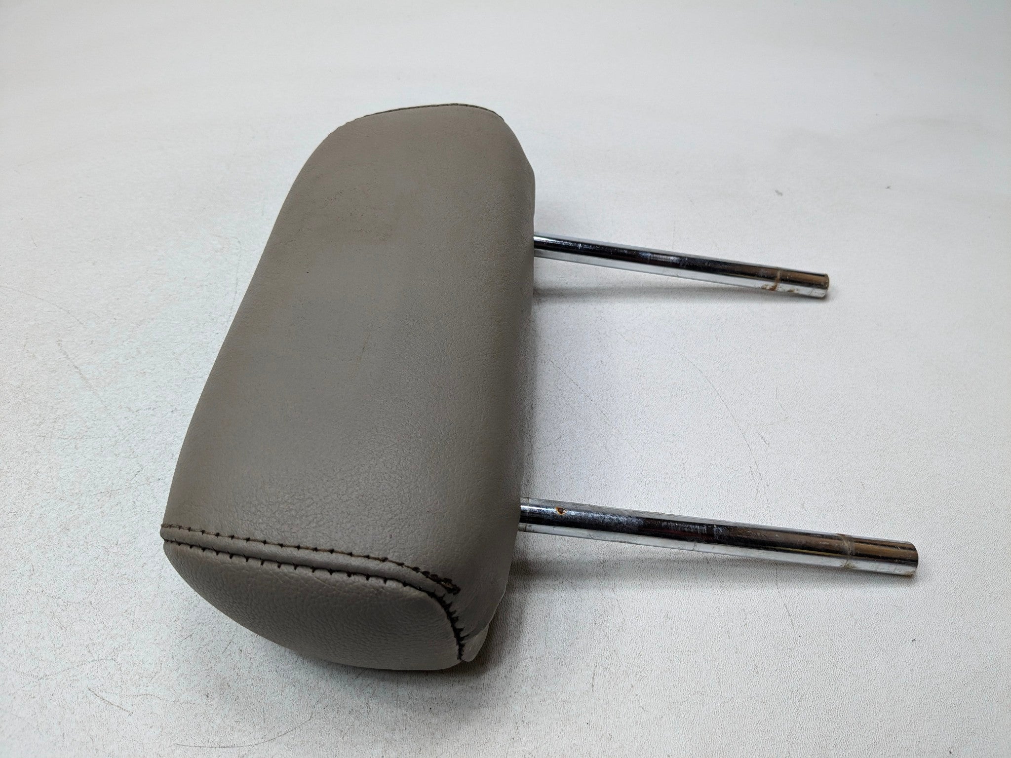 05 - 06 TOYOTA TUNDRA OEM SEAT HEADREST LEATHER BROWN REAR RIGHT PASSENGER SIDE