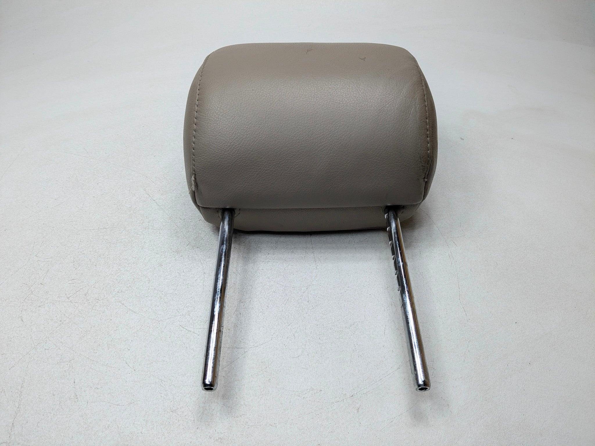 05 - 06 TOYOTA TUNDRA OEM SEAT HEADREST LEATHER BROWN FRONT RIGHT PASSENGER SIDE