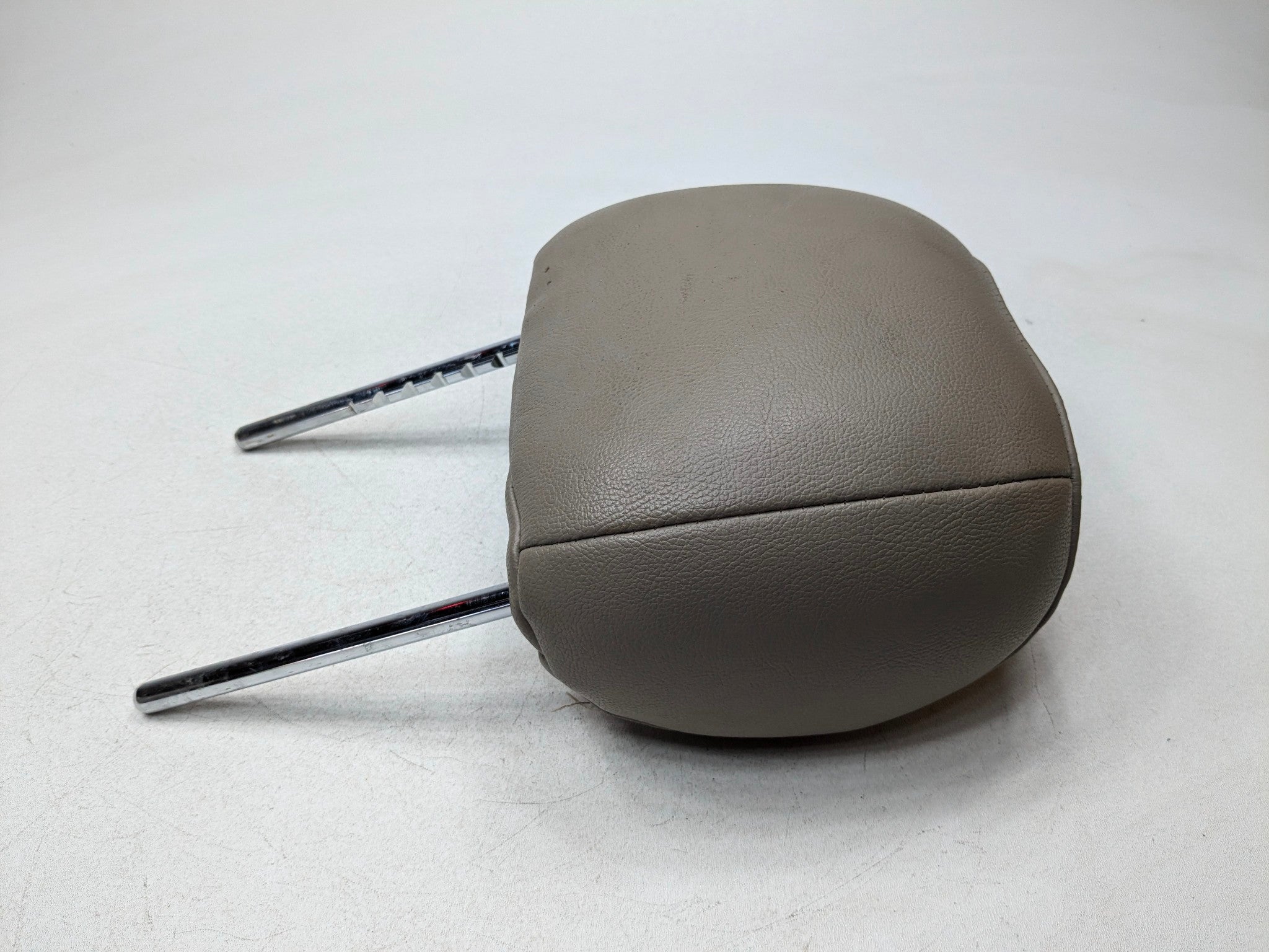 05 - 06 TOYOTA TUNDRA OEM SEAT HEADREST LEATHER BROWN FRONT RIGHT PASSENGER SIDE