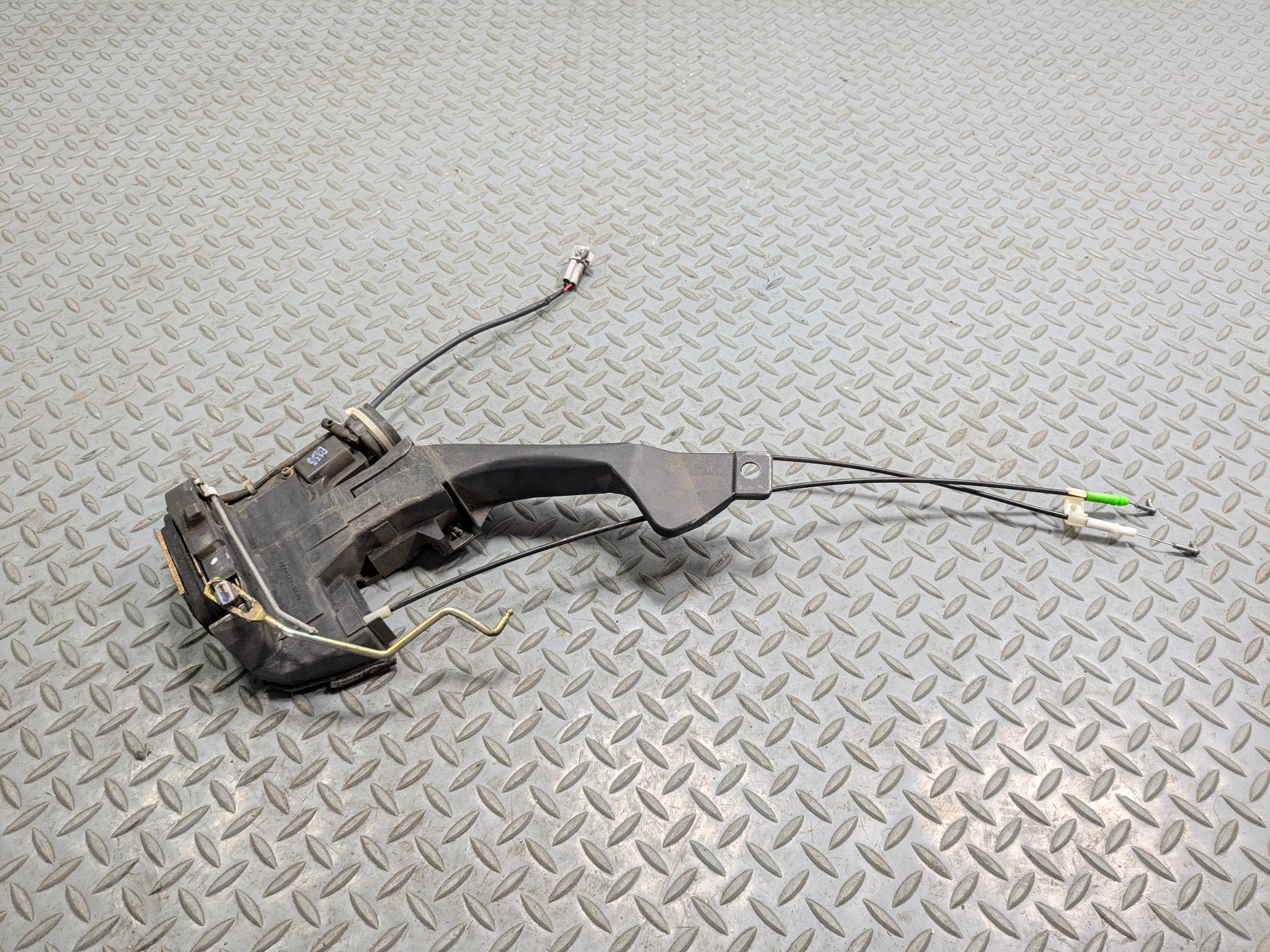 05 - 06 TOYOTA TUNDRA OEM DOOR POWER LOCK LATCH ACTUATOR FRONT LEFT DRIVER SIDE