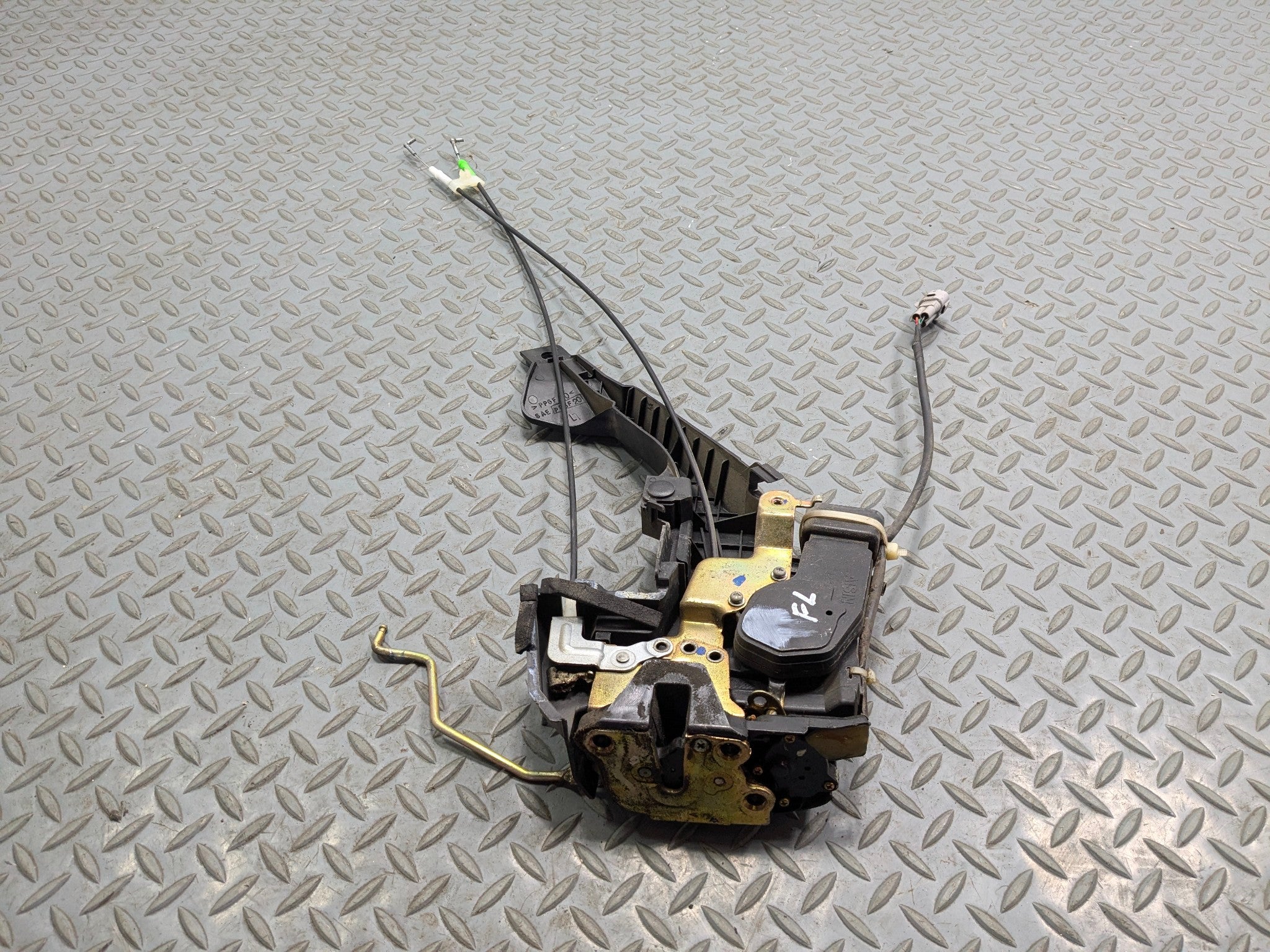 05 - 06 TOYOTA TUNDRA OEM DOOR POWER LOCK LATCH ACTUATOR FRONT LEFT DRIVER SIDE