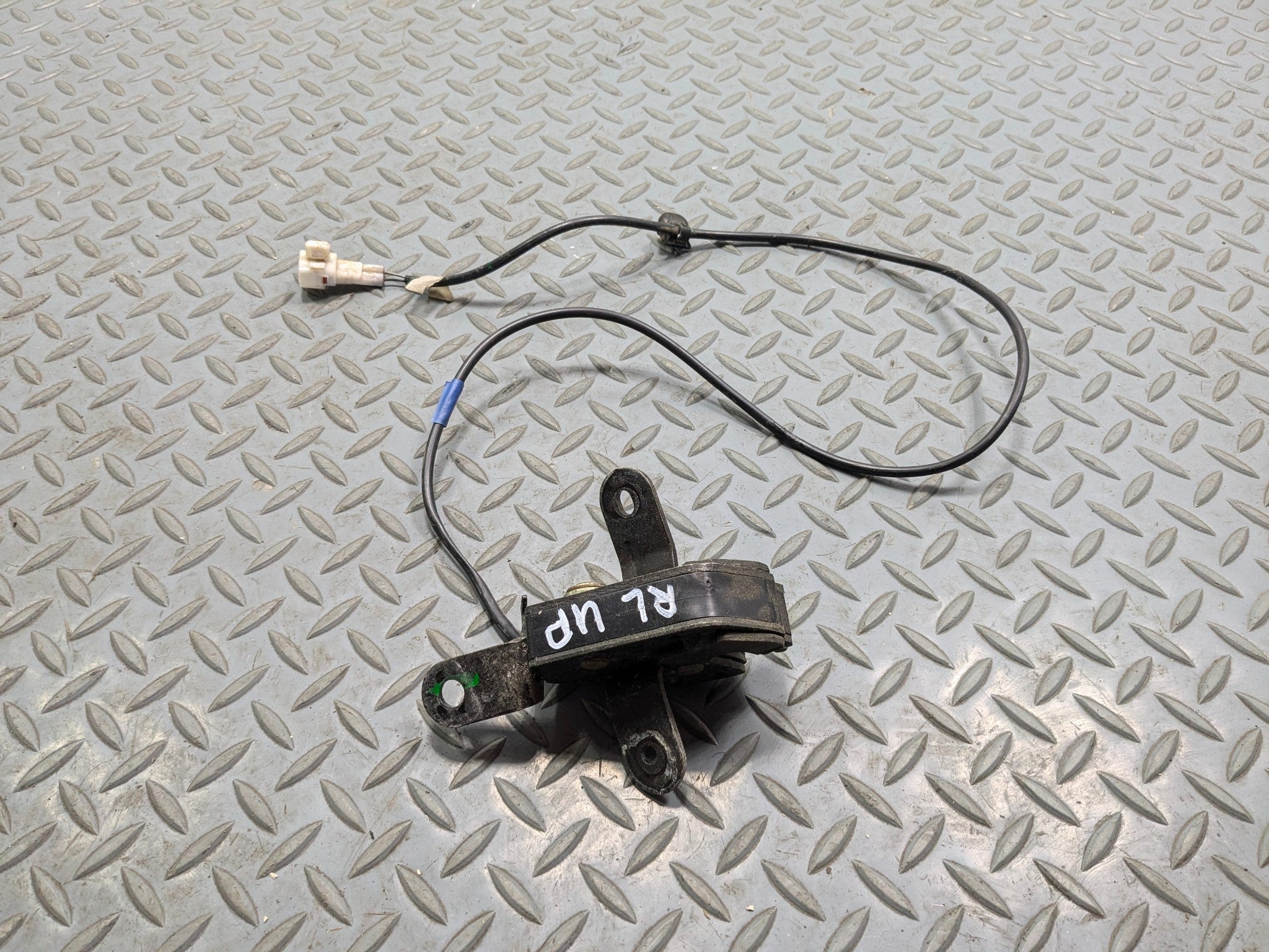 05 - 06 TOYOTA TUNDRA OEM UPPER DOOR LATCH LOCK ACTUATOR REAR LEFT DRIVER SIDE