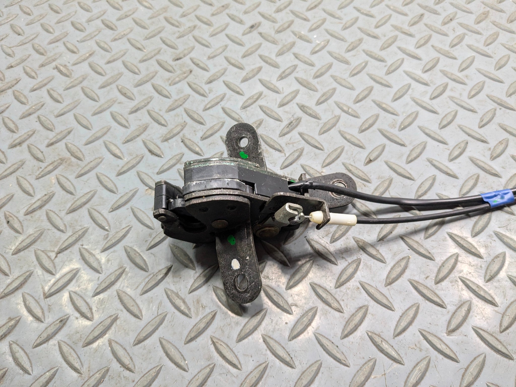 05 - 06 TOYOTA TUNDRA OEM UPPER DOOR LATCH ACTUATOR REAR RIGHT PASSENGER SIDE