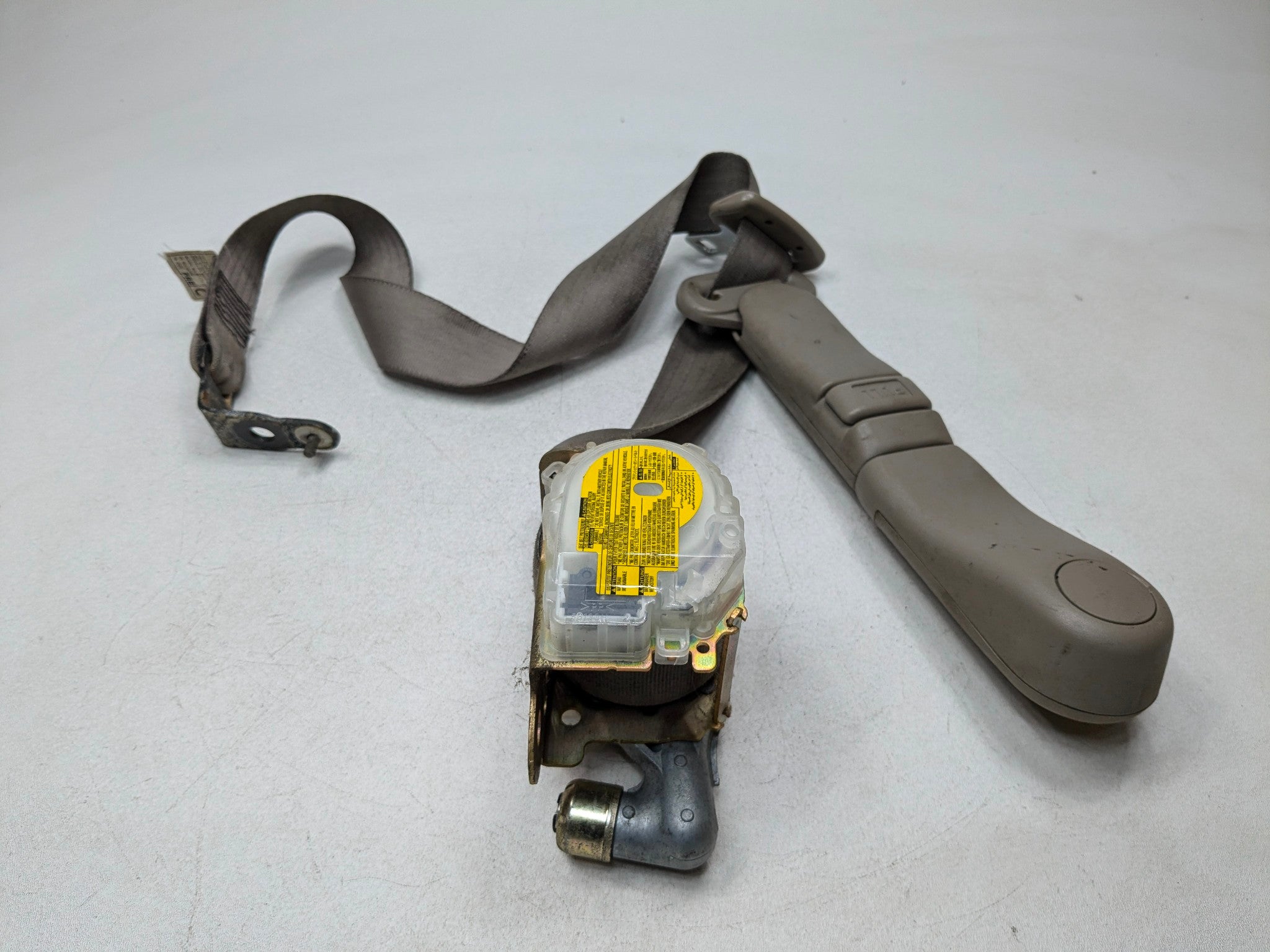 05 - 06 TOYOTA TUNDRA OEM SEAT BELT RETRACTOR ASSEMBLY FRONT LEFT DRIVER SIDE