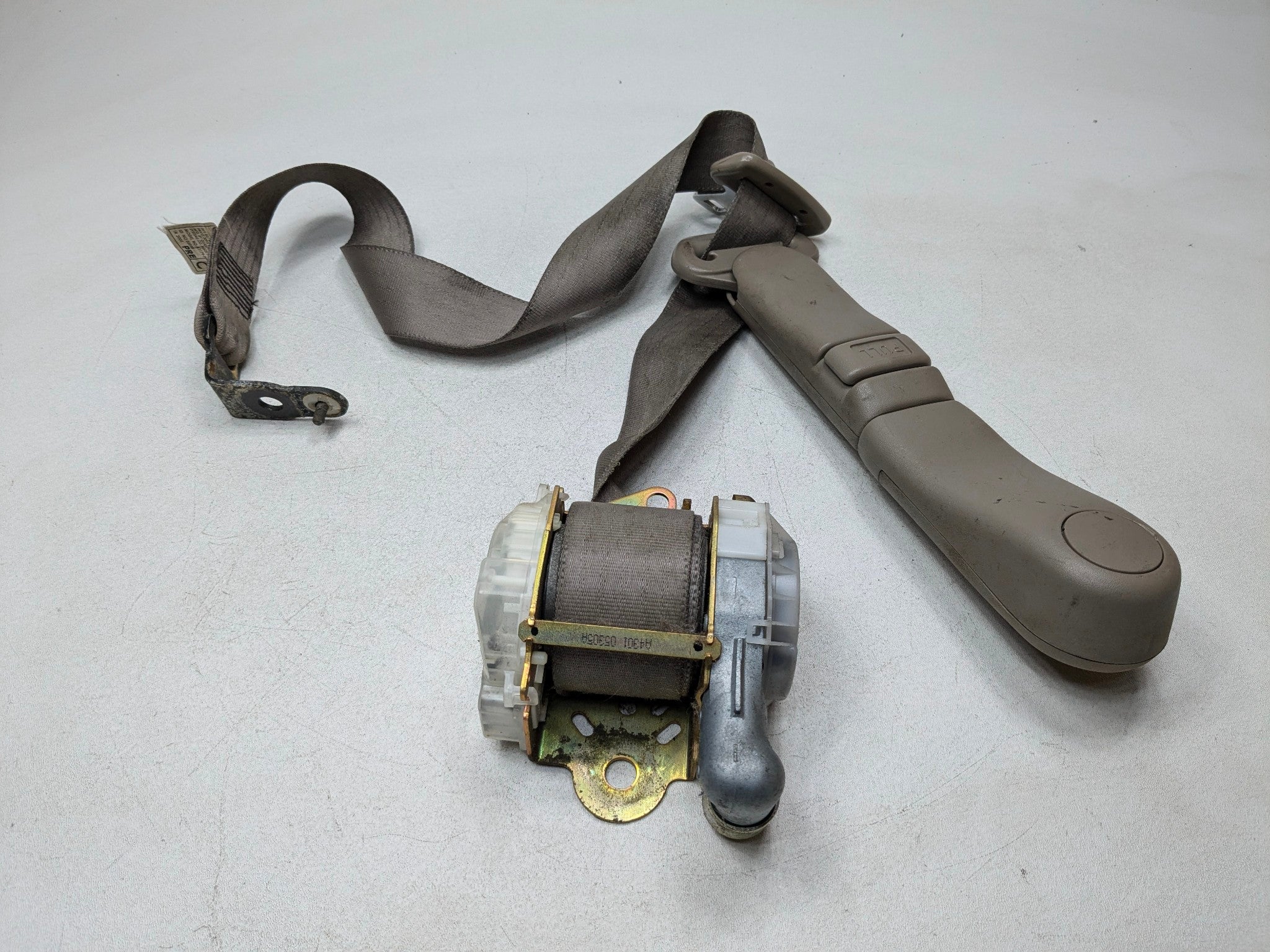 05 - 06 TOYOTA TUNDRA OEM SEAT BELT RETRACTOR ASSEMBLY FRONT LEFT DRIVER SIDE
