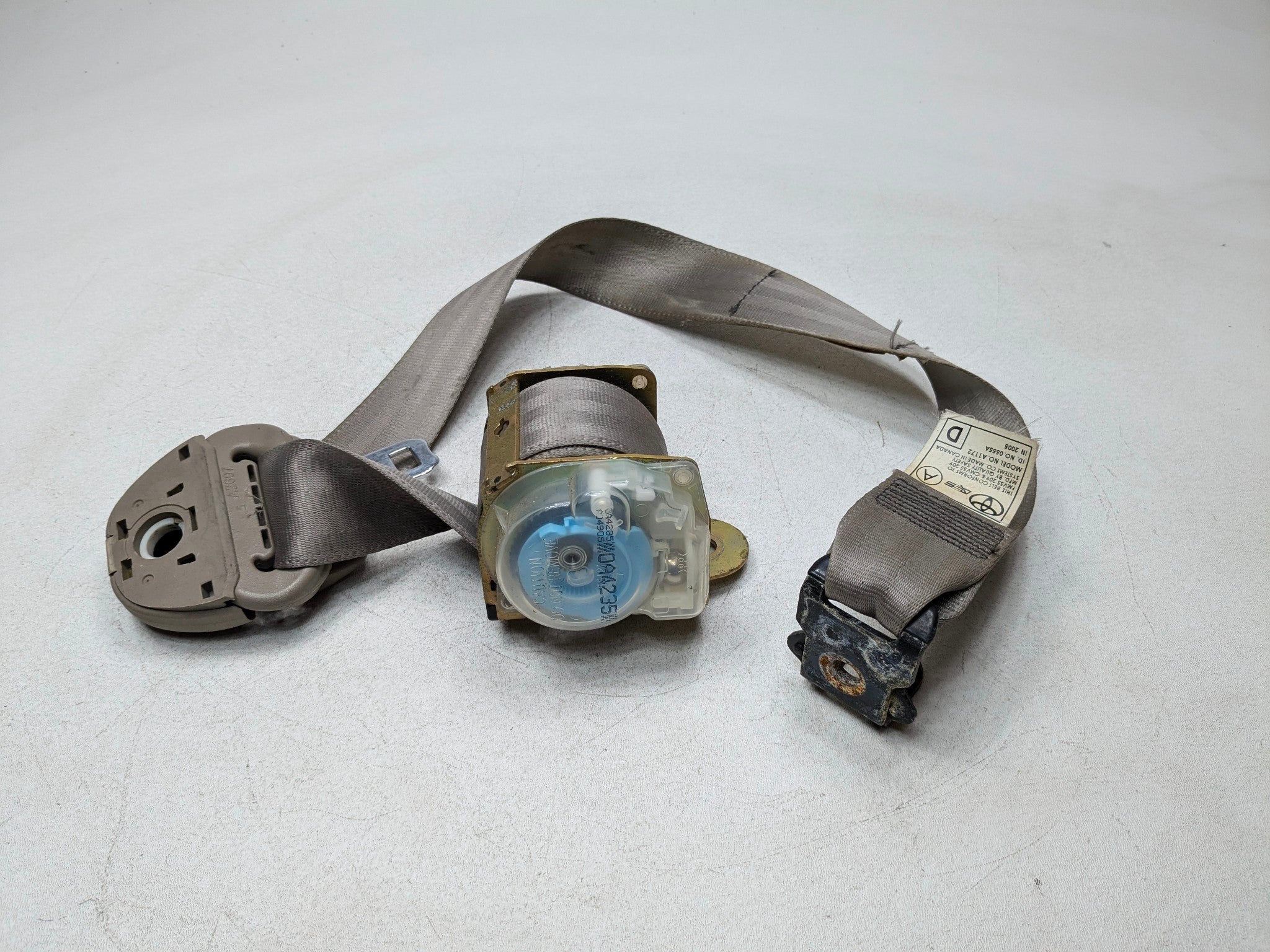 05 - 06 TOYOTA TUNDRA OEM SEAT BELT RETRACTOR ASSEMBLY REAR RIGHT PASSENGER SIDE