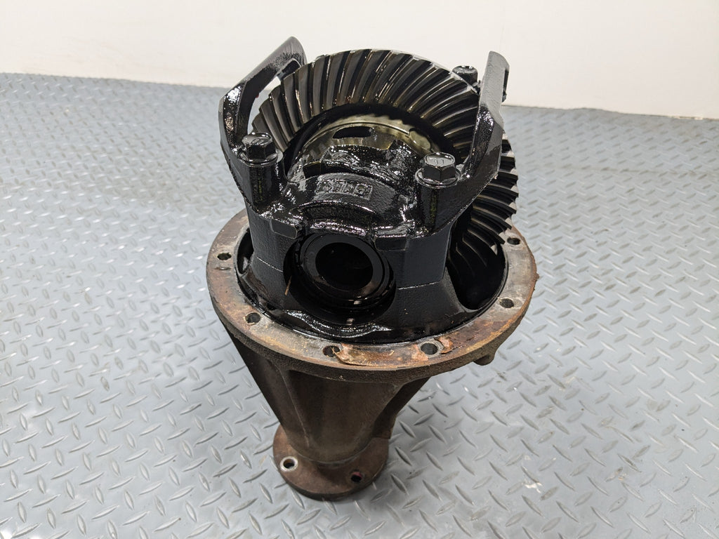 05 - 06 TOYOTA TUNDRA OEM REAR DIFFERENTIAL 3RD MEMBER 8.4 INCH  3.9 GEAR RATIO