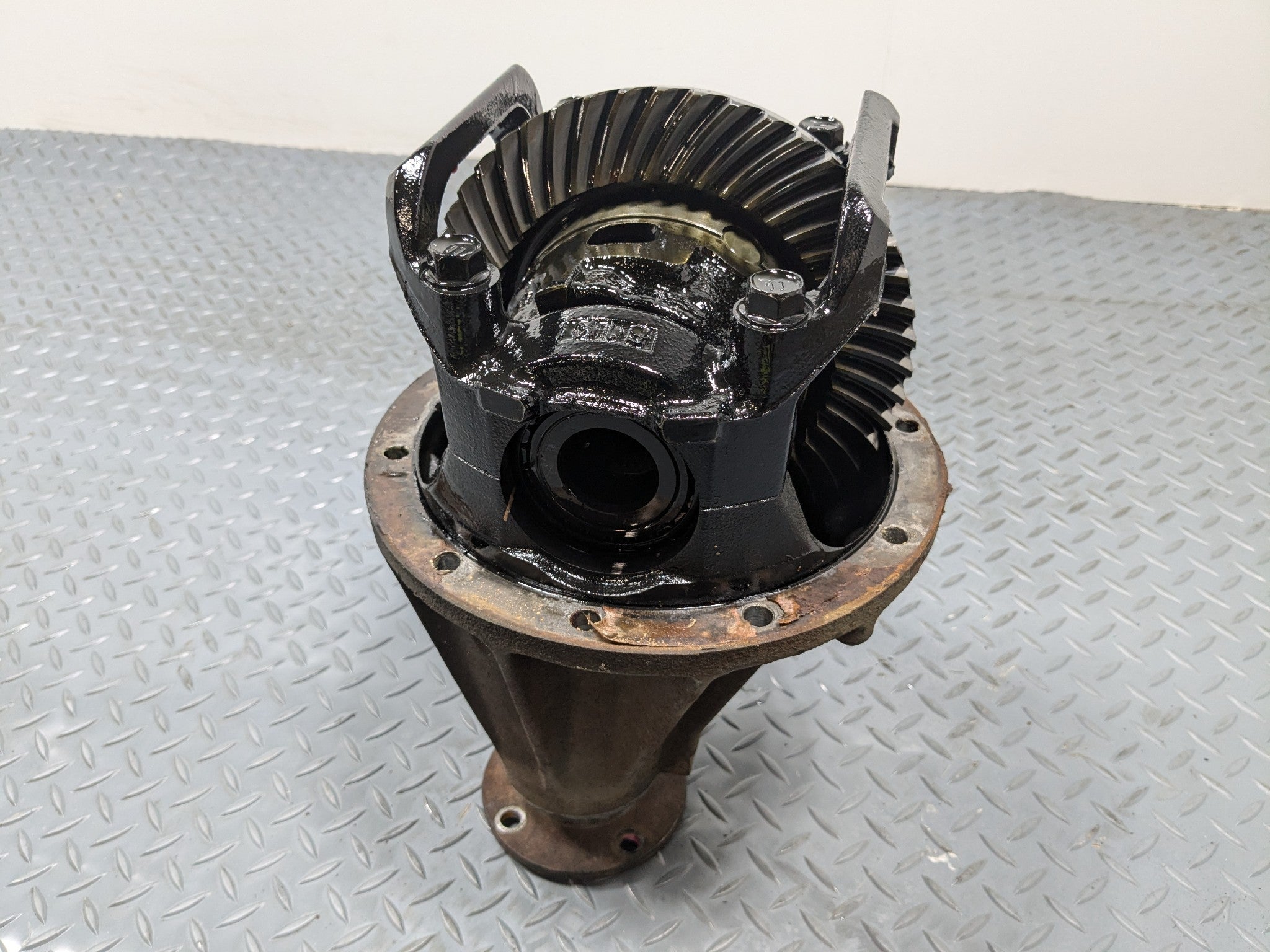 05 - 06 TOYOTA TUNDRA OEM REAR DIFFERENTIAL 3RD MEMBER 8.4 INCH  3.9 GEAR RATIO
