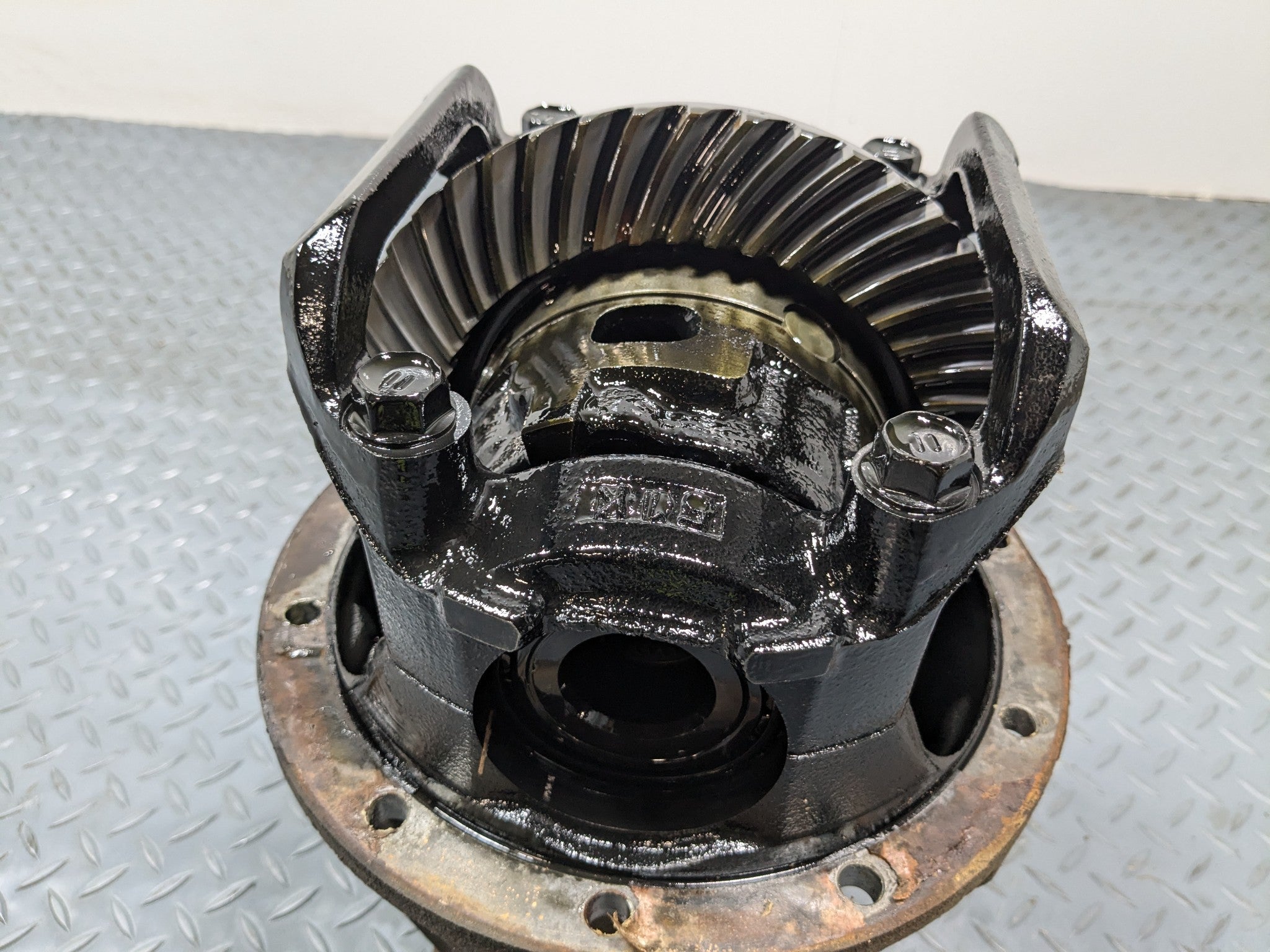 05 - 06 TOYOTA TUNDRA OEM REAR DIFFERENTIAL 3RD MEMBER 8.4 INCH  3.9 GEAR RATIO