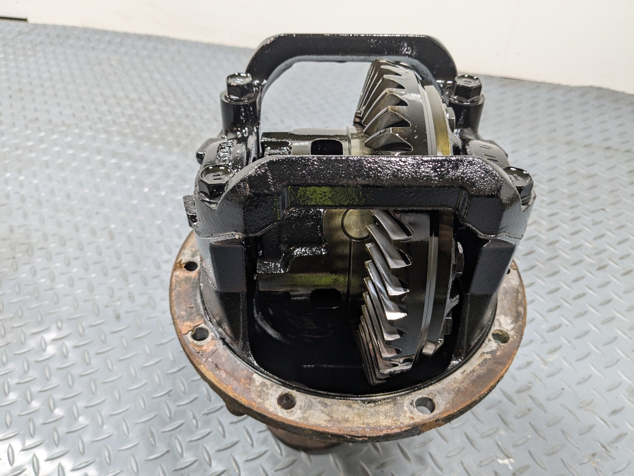 05 - 06 TOYOTA TUNDRA OEM REAR DIFFERENTIAL 3RD MEMBER 8.4 INCH  3.9 GEAR RATIO