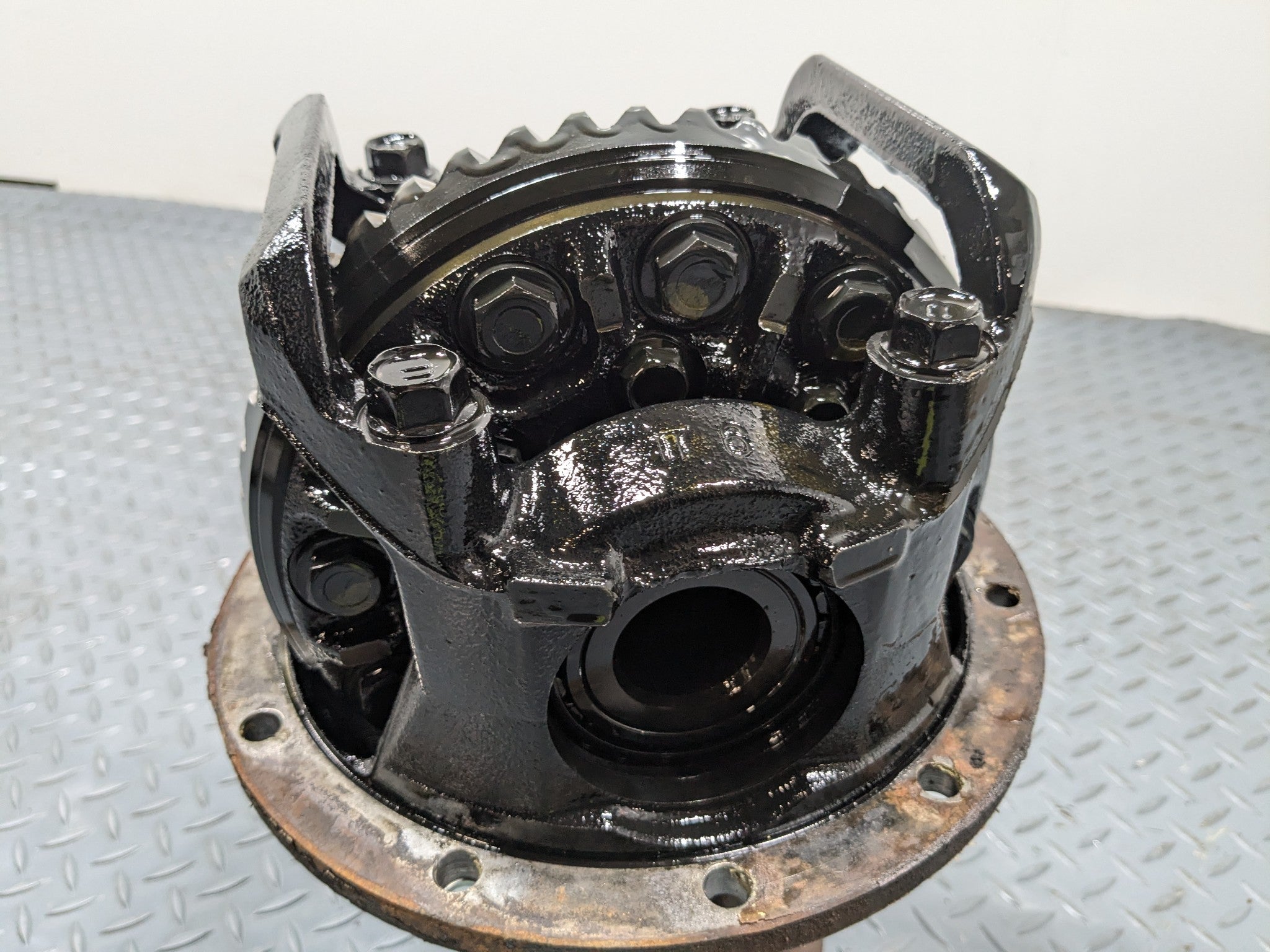 05 - 06 TOYOTA TUNDRA OEM REAR DIFFERENTIAL 3RD MEMBER 8.4 INCH  3.9 GEAR RATIO