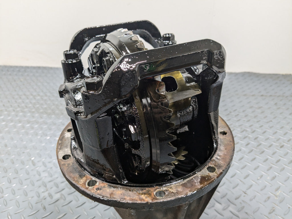 05 - 06 TOYOTA TUNDRA OEM REAR DIFFERENTIAL 3RD MEMBER 8.4 INCH  3.9 GEAR RATIO