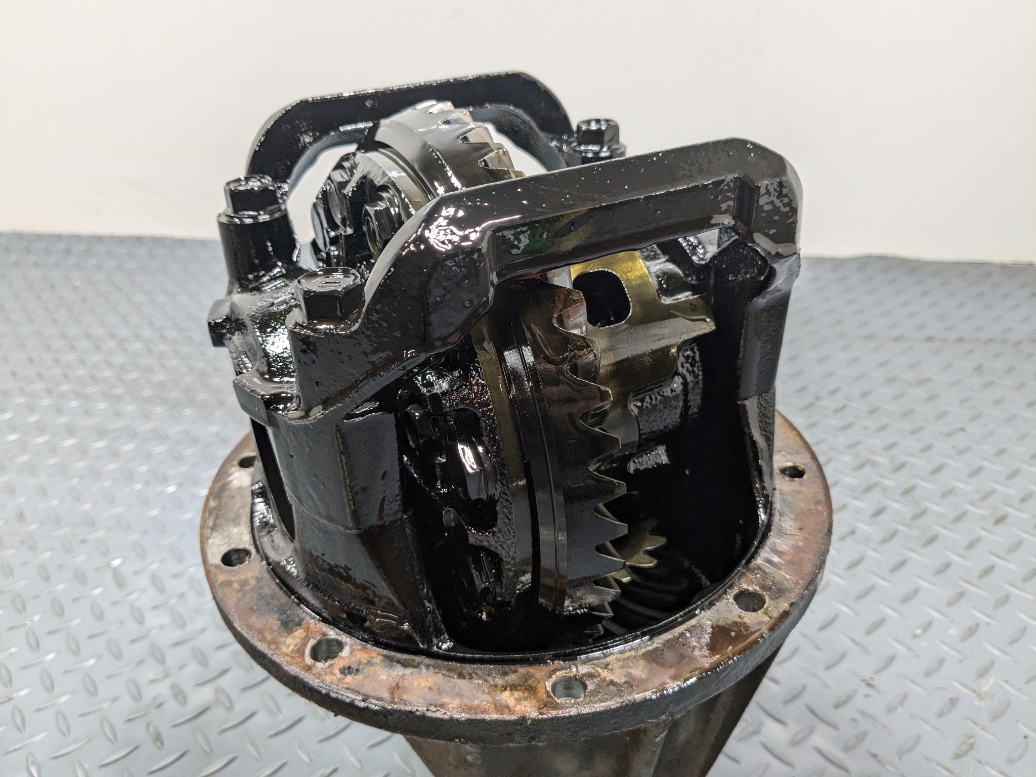 05 - 06 TOYOTA TUNDRA OEM REAR DIFFERENTIAL 3RD MEMBER 8.4 INCH  3.9 GEAR RATIO