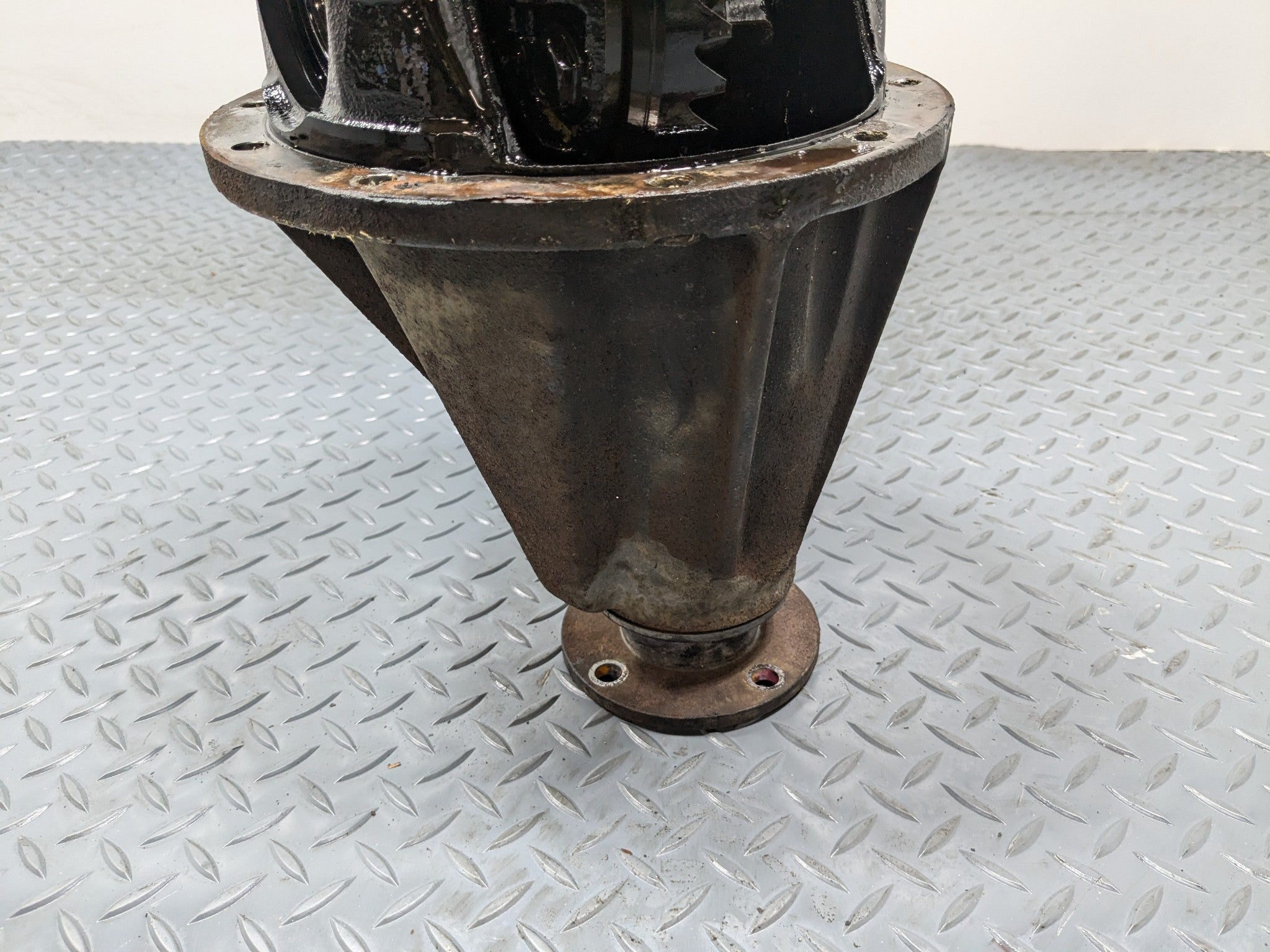05 - 06 TOYOTA TUNDRA OEM REAR DIFFERENTIAL 3RD MEMBER 8.4 INCH  3.9 GEAR RATIO