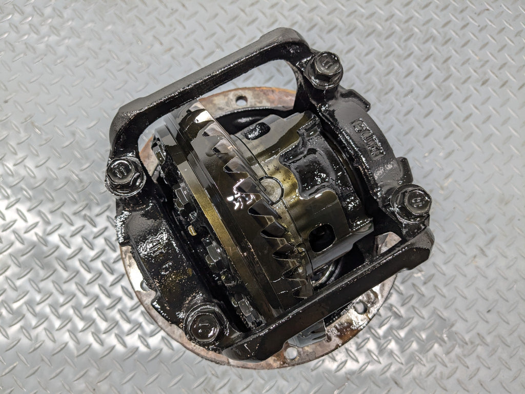 05 - 06 TOYOTA TUNDRA OEM REAR DIFFERENTIAL 3RD MEMBER 8.4 INCH  3.9 GEAR RATIO