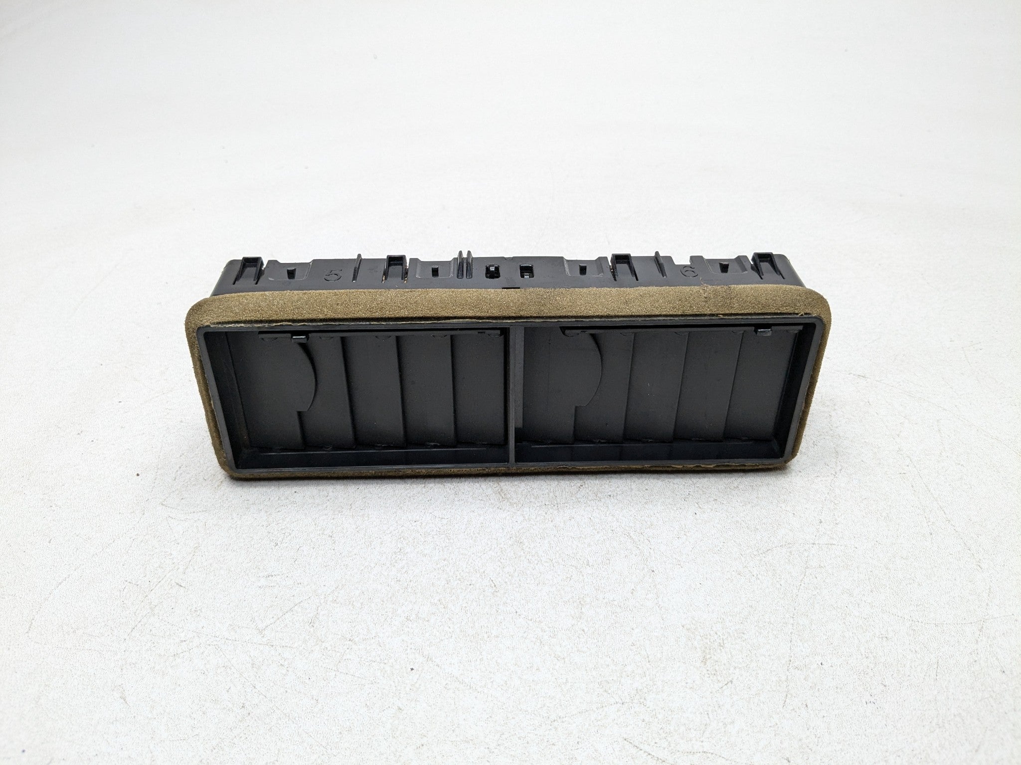 10 - 15 LINCOLN MKT OEM DASH AIR CONDITIONING AC HEATER VENT FRONT CENTER