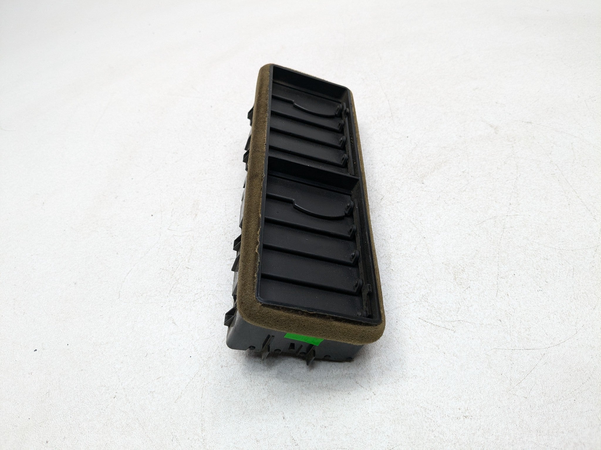 10 - 15 LINCOLN MKT OEM DASH AIR CONDITIONING AC HEATER VENT FRONT CENTER