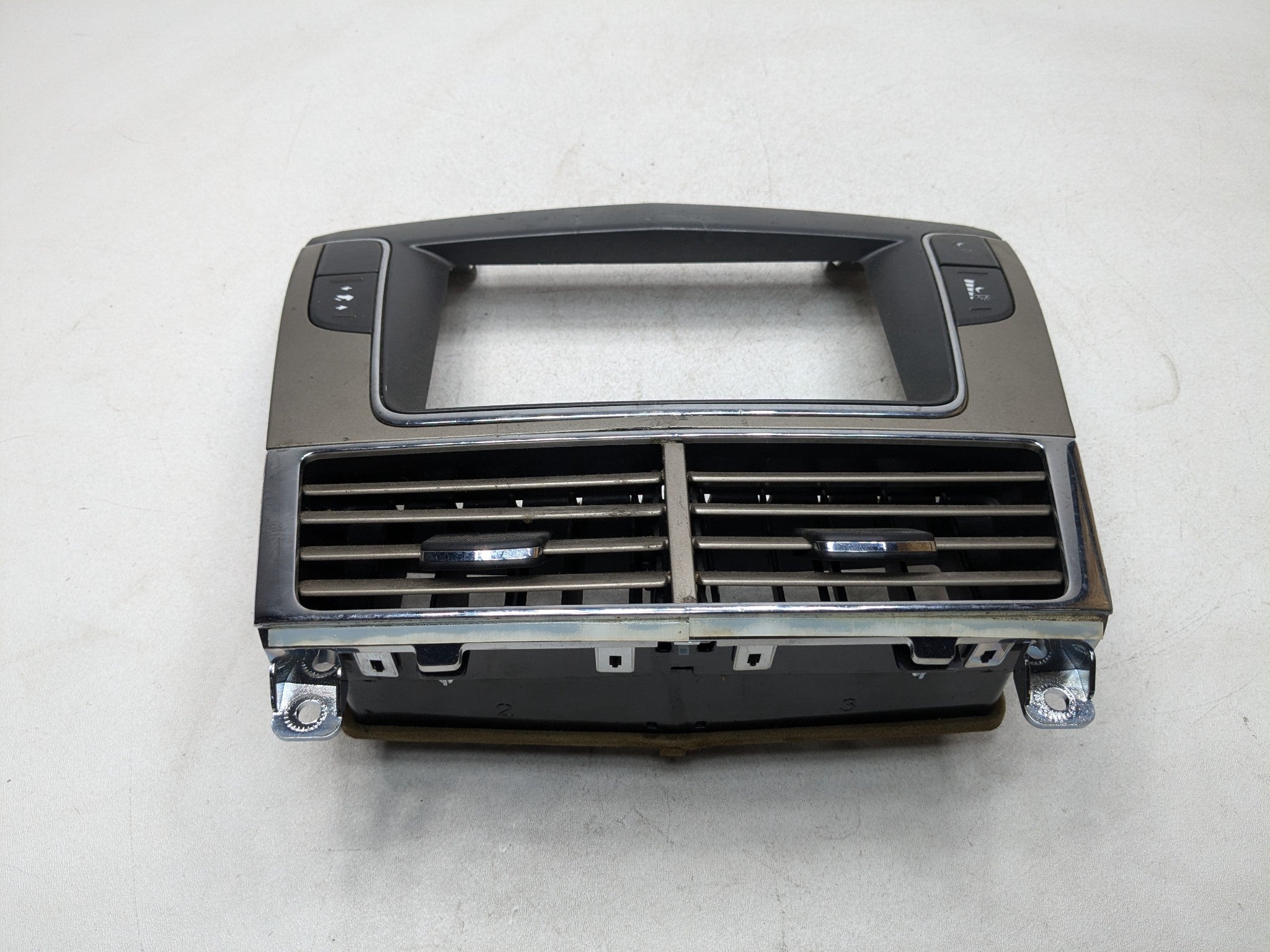 10 - 15 LINCOLN MKT OEM DASH AIR CONDITIONING AC HEATER VENT BEZEL FRONT CENTER