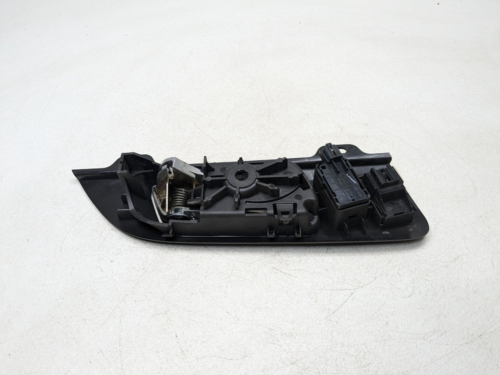 10 - 15 LINCOLN MKT OEM INTERIOR DOOR HANDLE WITH SWITCH FRONT LEFT DRIVER SIDE