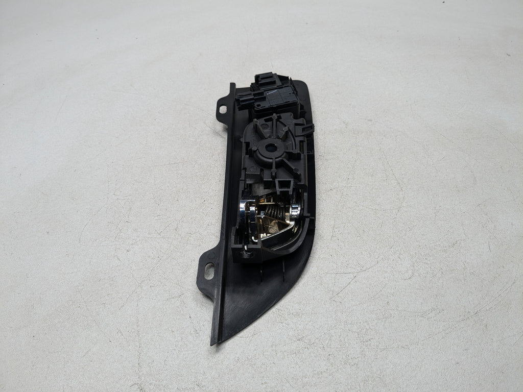 10 - 15 LINCOLN MKT OEM INTERIOR DOOR HANDLE WITH SWITCH FRONT LEFT DRIVER SIDE