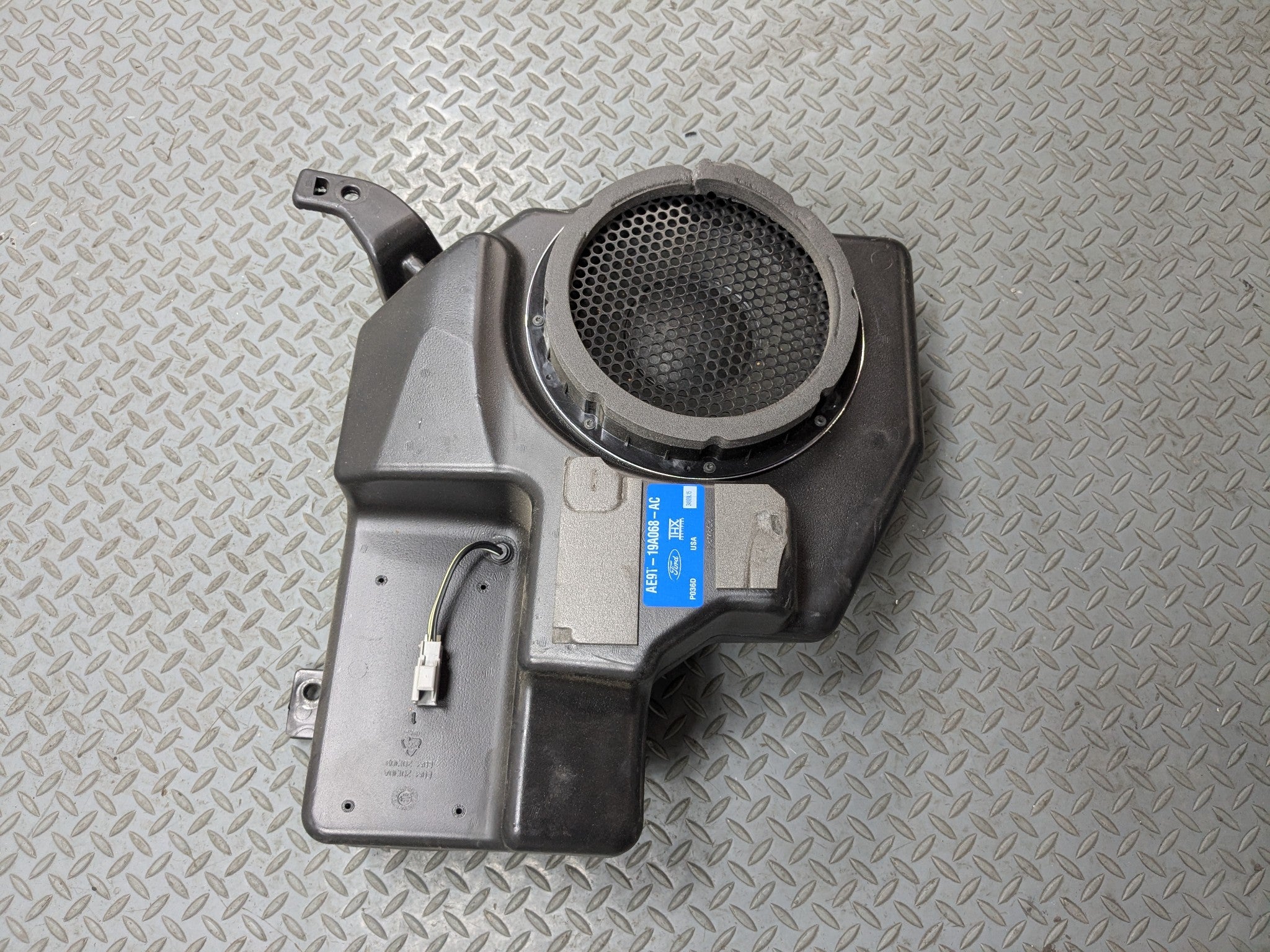 10 - 15 LINCOLN MKT OEM SUBWOOFER SPEAKER WITHOUT AMPLIFIER AUDIO SOUND SYSTEM