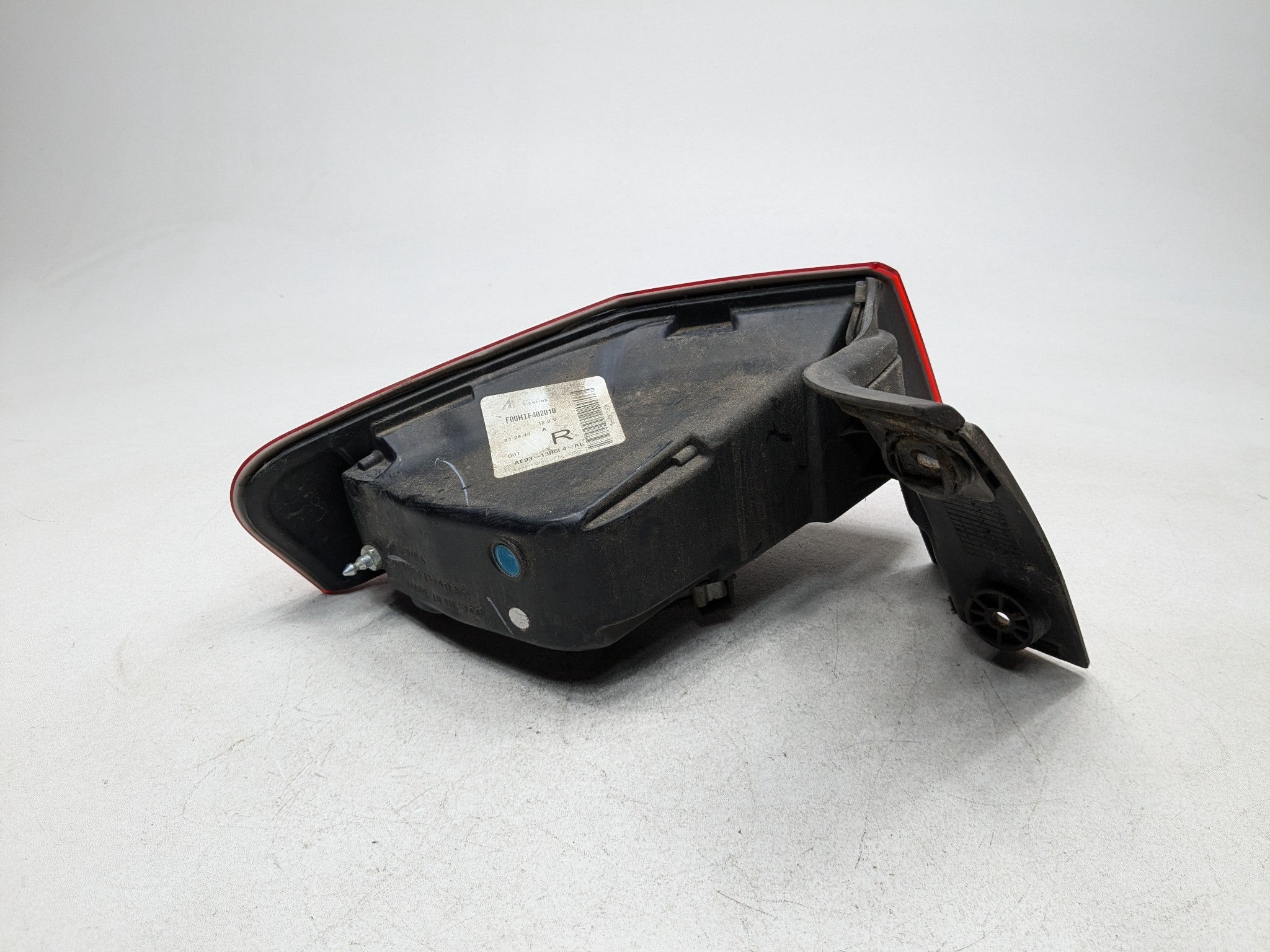 10 - 15 LINCOLN MKT OEM TAILLIGHT ASSEMBLY QUARTER PANEL MOUNTED REAR RIGHT SIDE