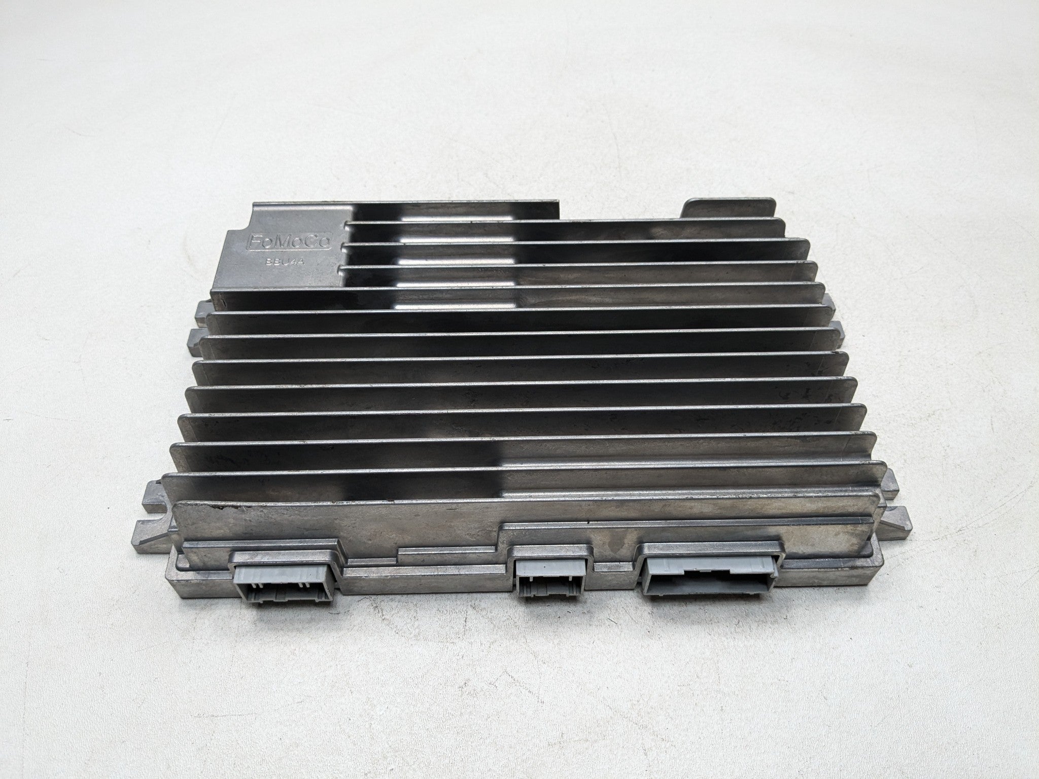 2010 - 2015 LINCOLN MKT OEM AUDIO RADIO SOUND AMPLIFIER CONTROL MODULE UNIT