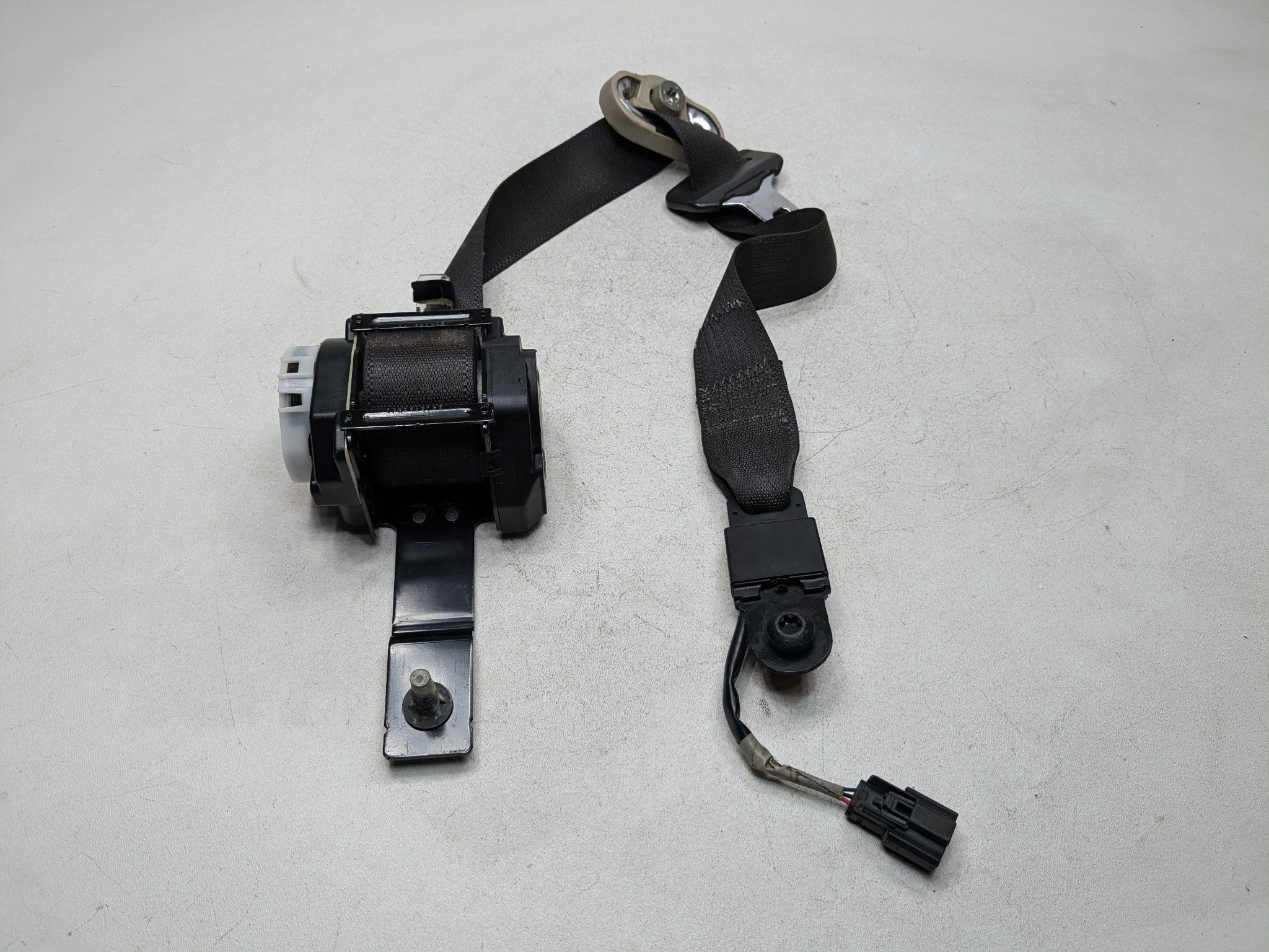 10 - 15 LINCOLN MKT OEM SEAT BELT RETRACTOR ASSEMBLY FRONT RIGHT PASSENGER SIDE