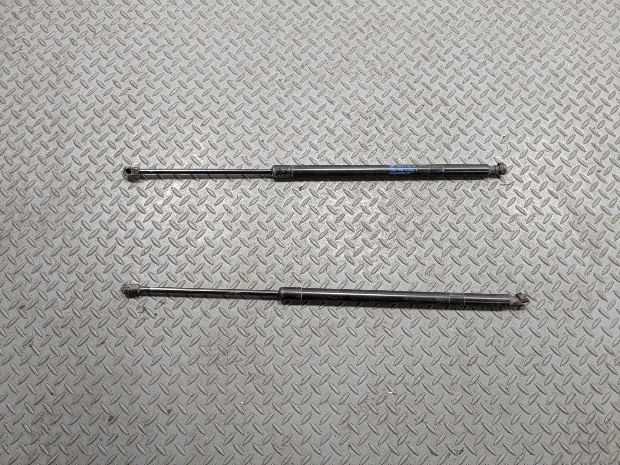 10 - 15 LINCOLN MKT OEM HATCH SUPPORT SHOCK STRUT TRUNK LID LEFT AND RIGHT SIDE