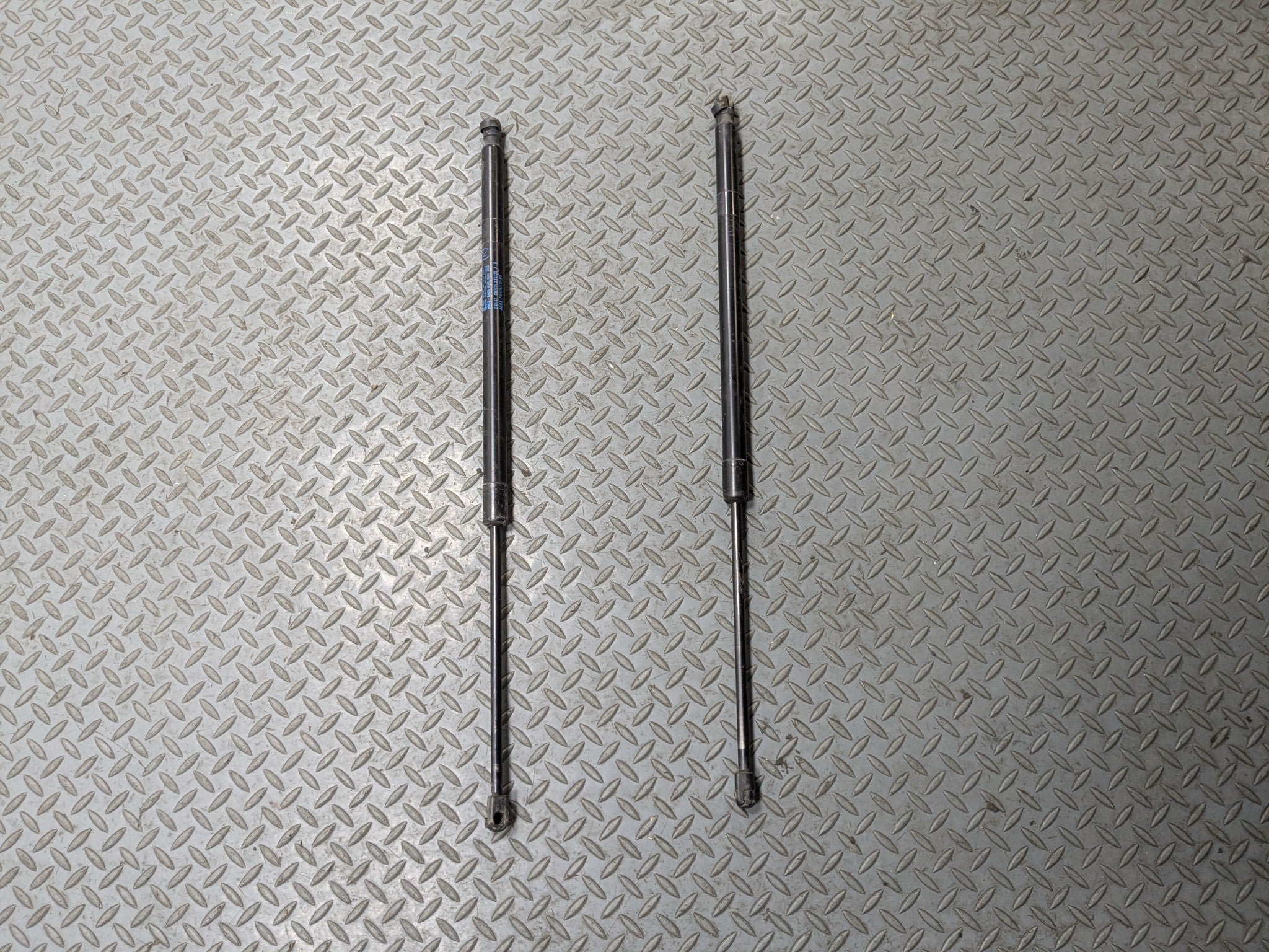 10 - 15 LINCOLN MKT OEM HATCH SUPPORT SHOCK STRUT TRUNK LID LEFT AND RIGHT SIDE