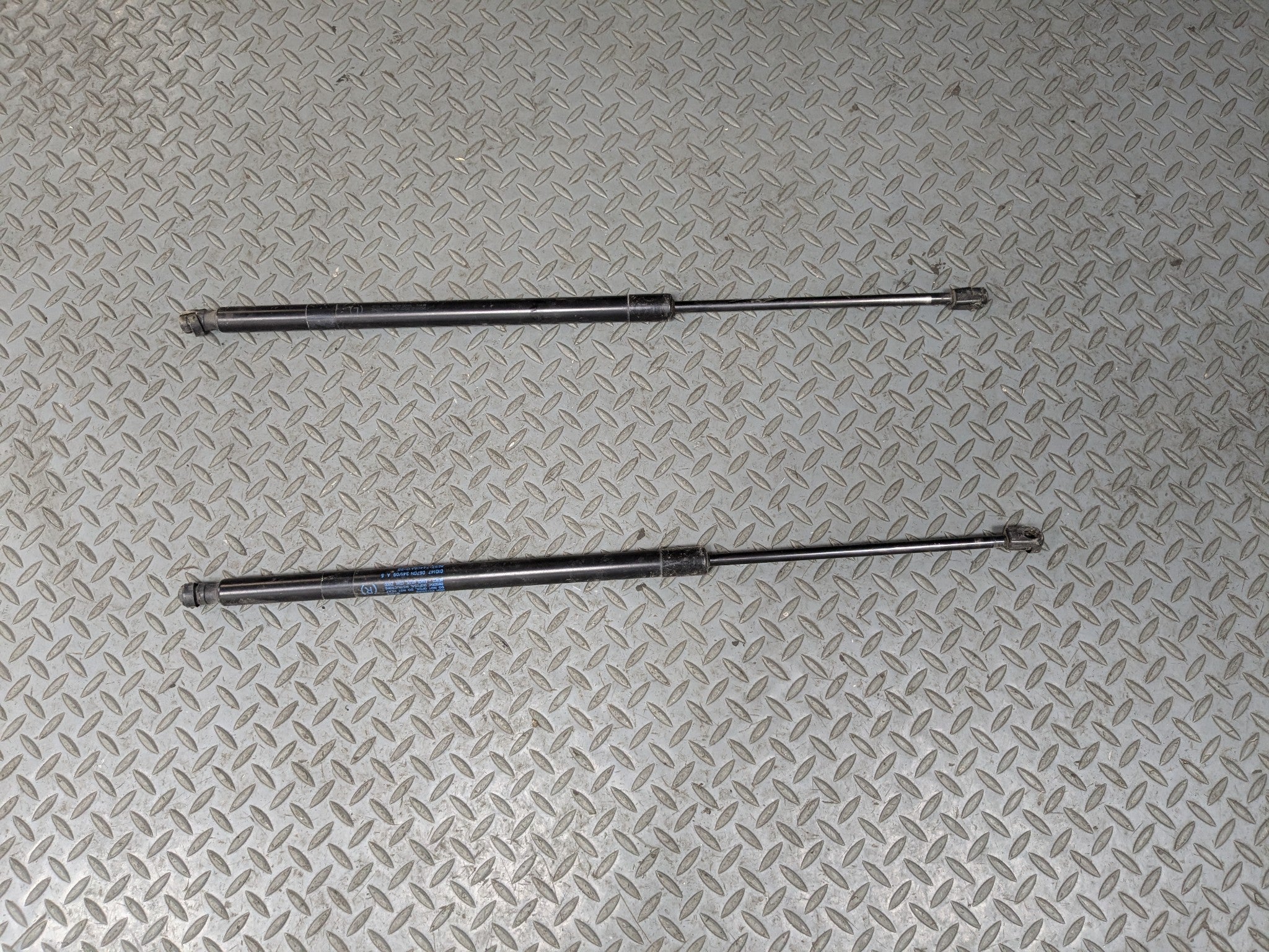 10 - 15 LINCOLN MKT OEM HATCH SUPPORT SHOCK STRUT TRUNK LID LEFT AND RIGHT SIDE